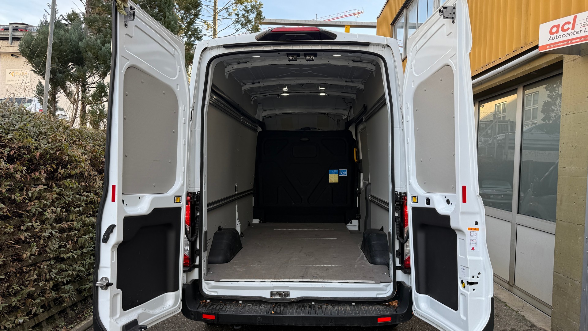 FORD E-Transit Van 350 L3 Basis RWD 68kWh mit Werkgarantie,-image-8