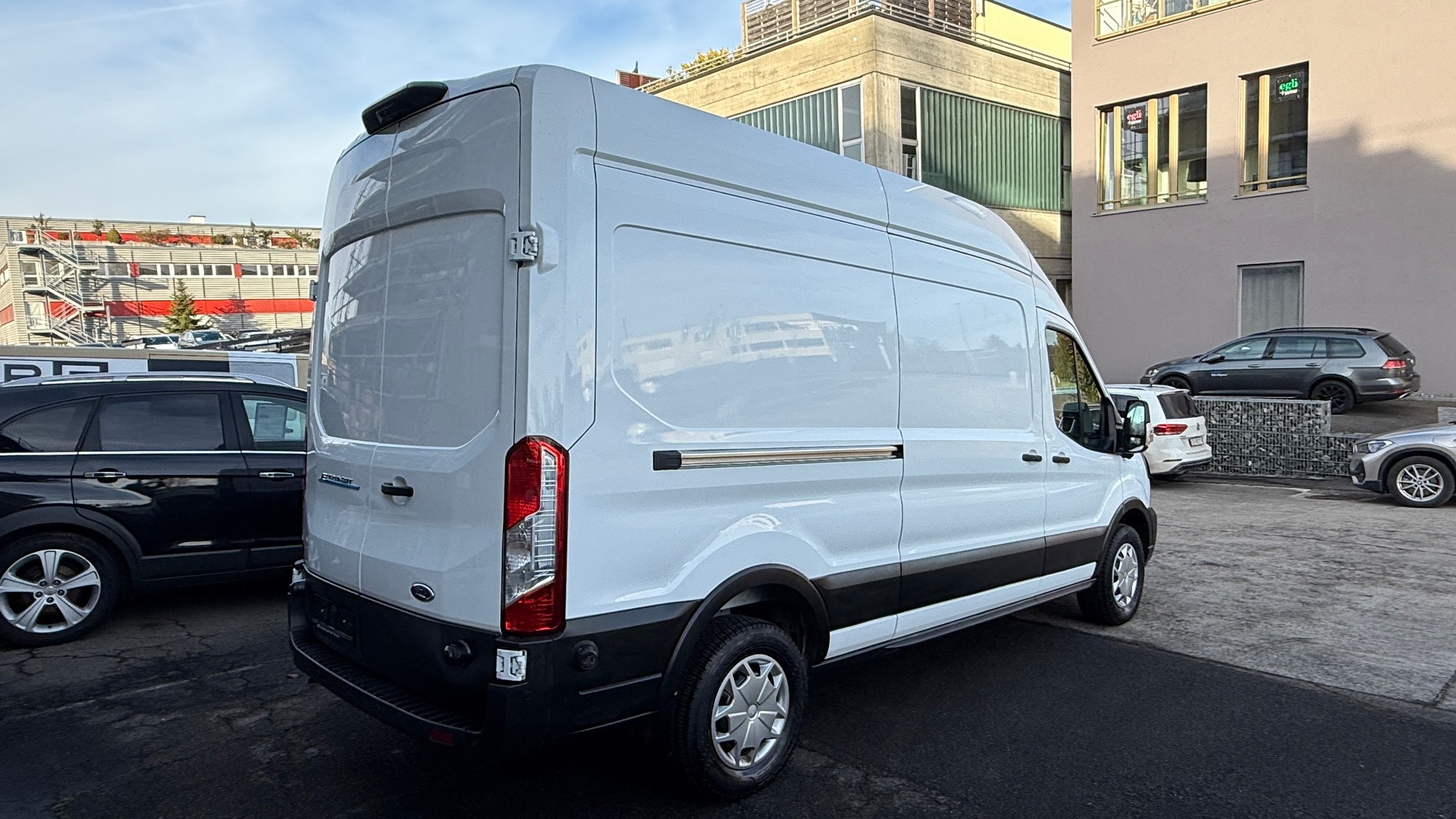 FORD E-Transit Van 350 L3 Basis RWD 68kWh mit Werkgarantie,-image-3