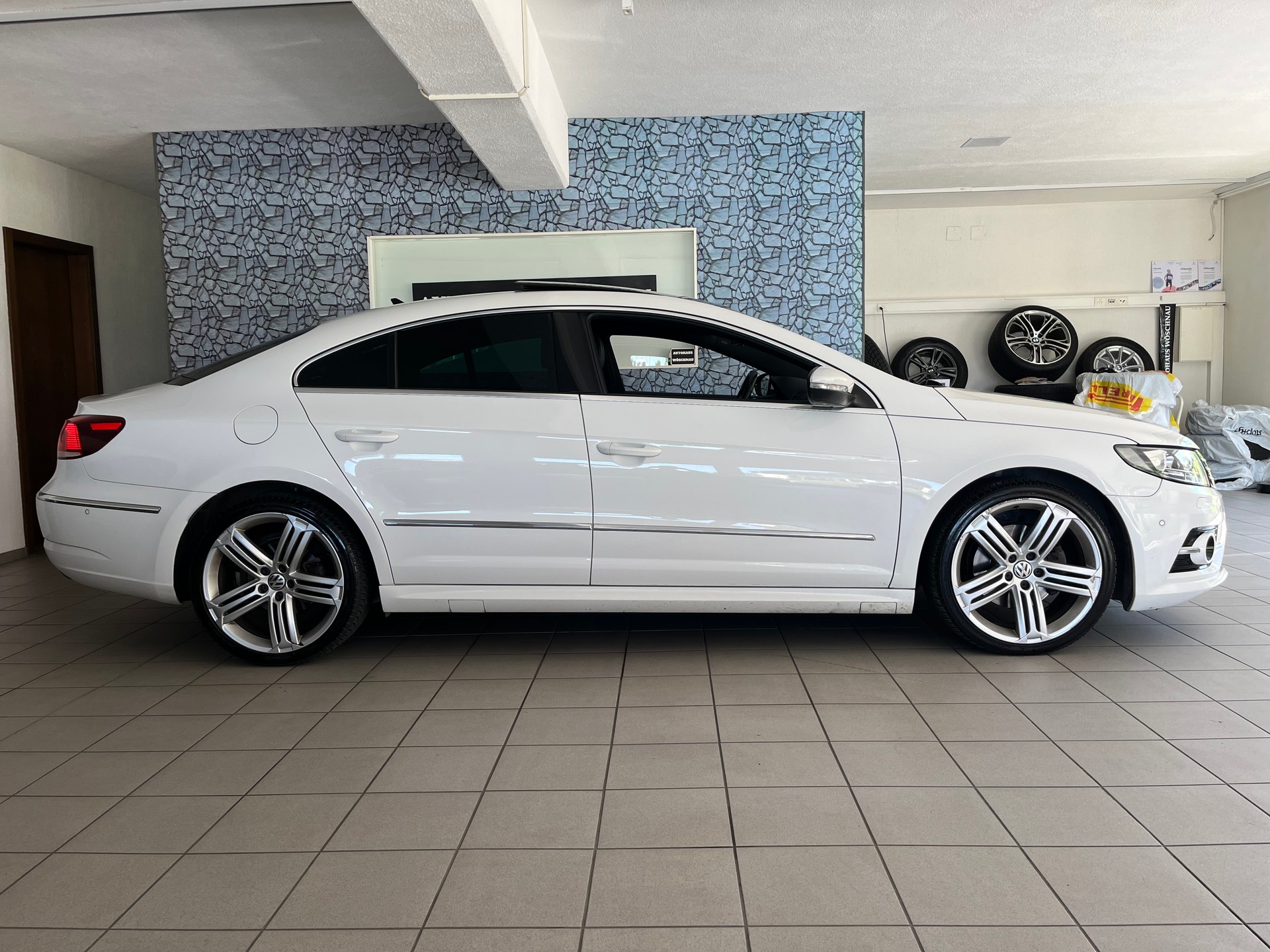 VW CC 2.0 TDI BMT R-Line 4Motion DSG-image-1