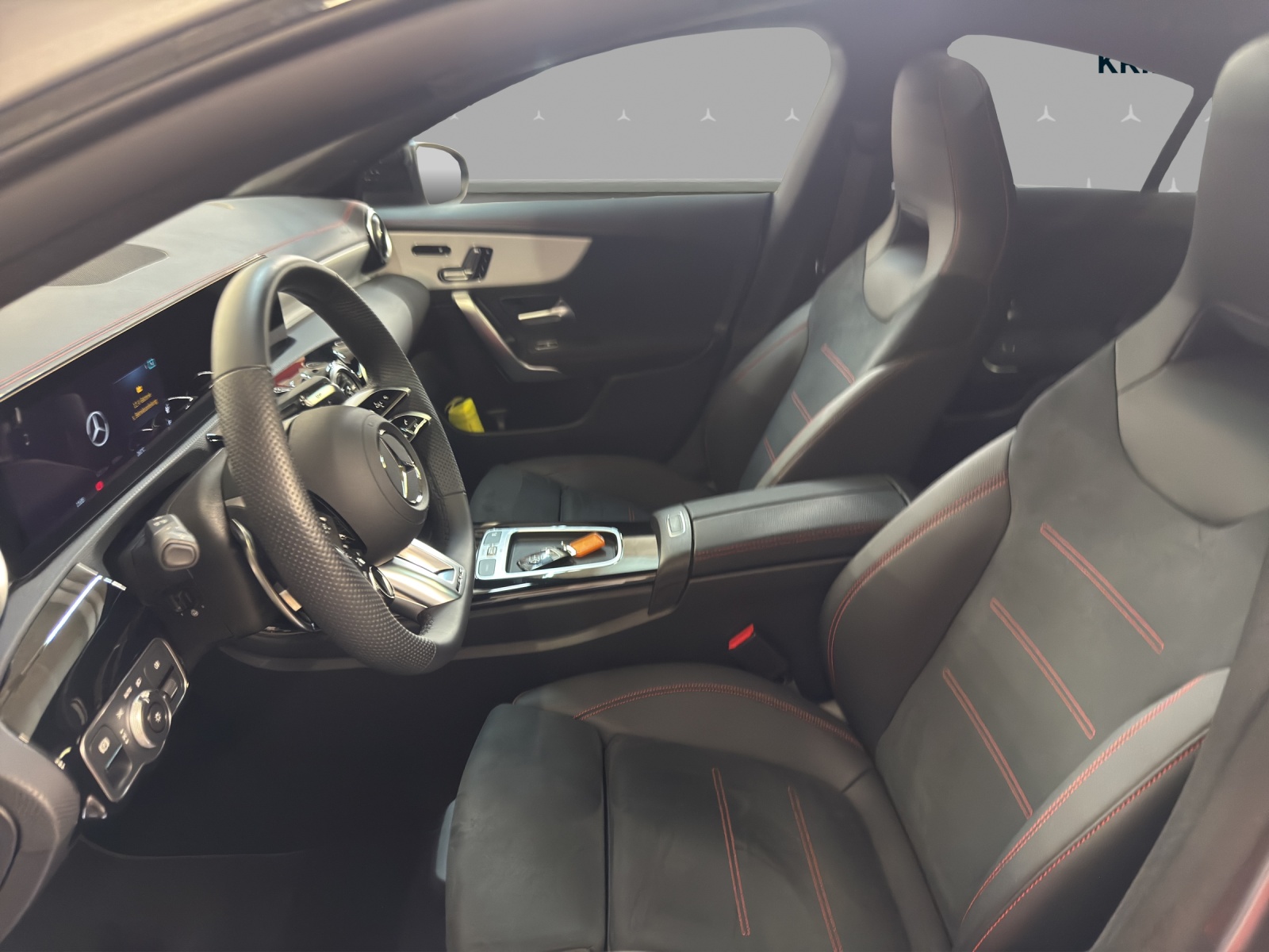 MERCEDES-BENZ CLA 35 4M - AMG / 360 Grad Kamera / Standheizung / Panorama-Dach-image-7