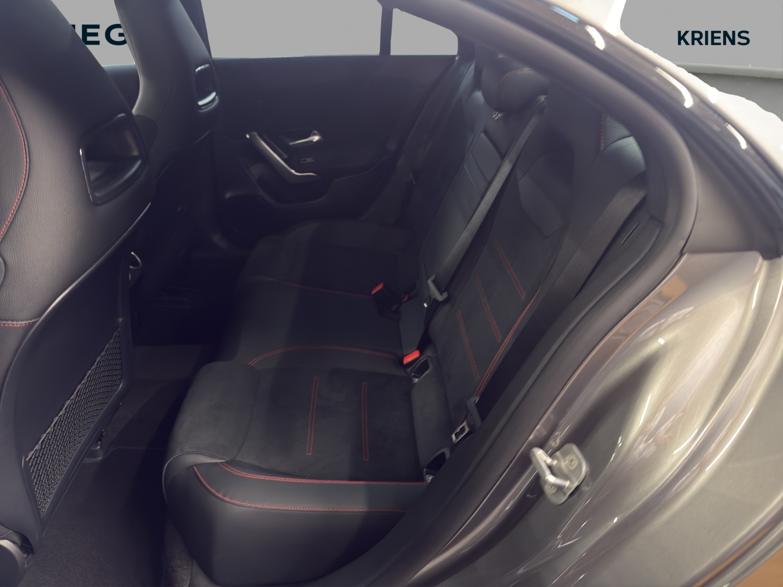 MERCEDES-BENZ CLA 35 4M - AMG / 360 Grad Kamera / Standheizung / Panorama-Dach-image-13