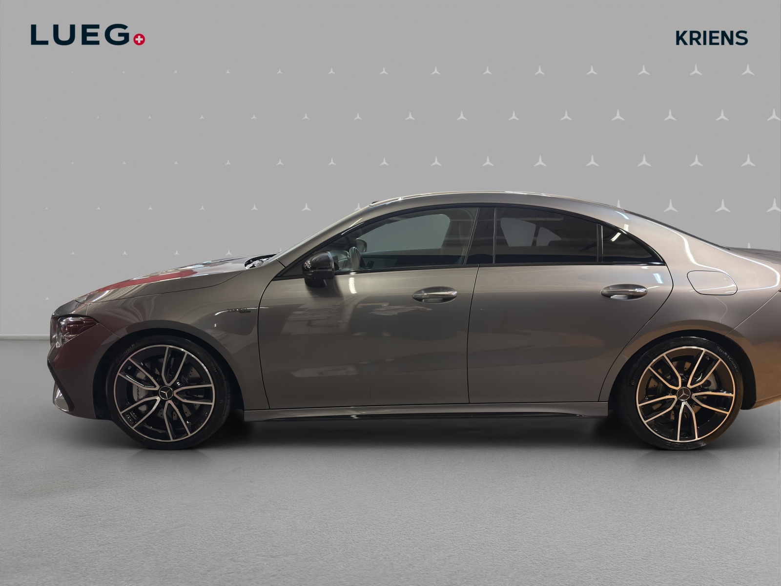 MERCEDES-BENZ CLA 35 4M - AMG / 360 Grad Kamera / Standheizung / Panorama-Dach-image-1