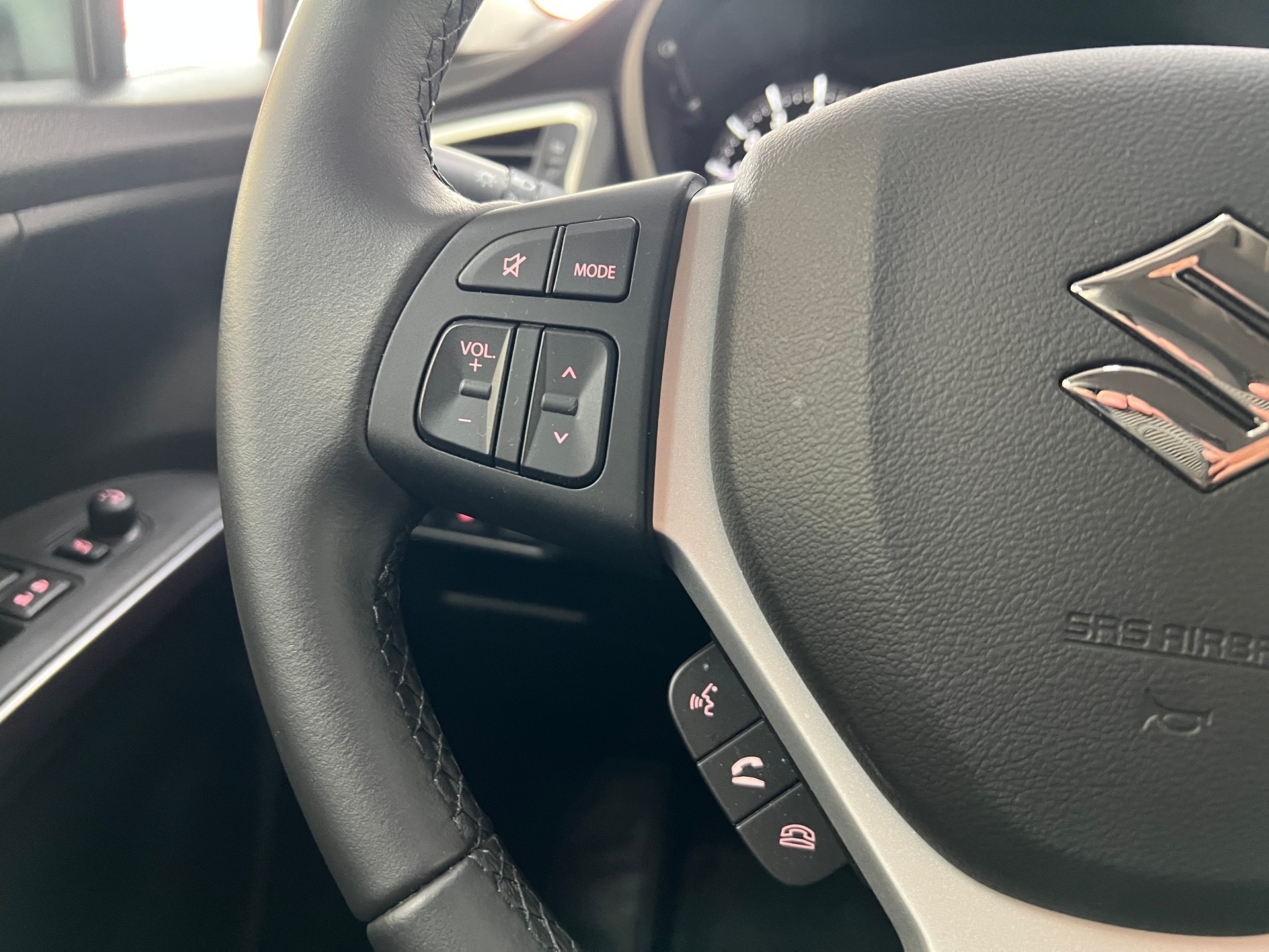 SUZUKI S-Cross 1.4 16V Compact+ MHD 4WD Automatic-image-13