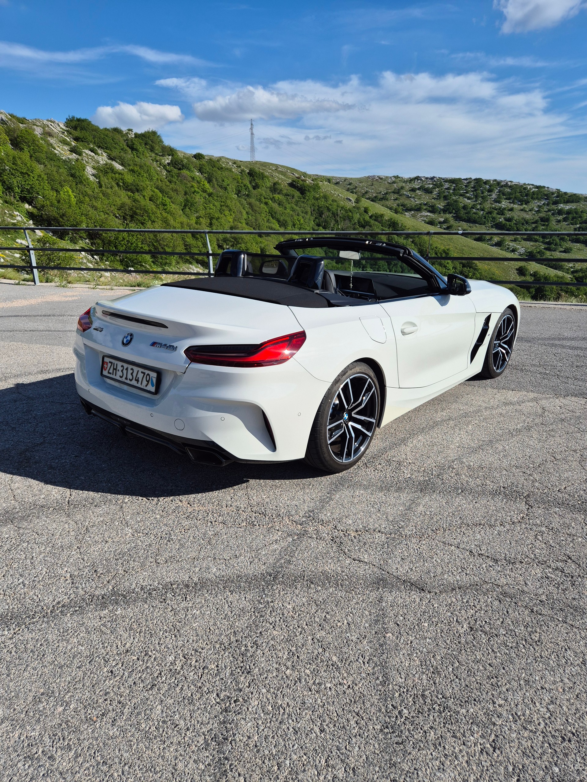 BMW M40i-image-2