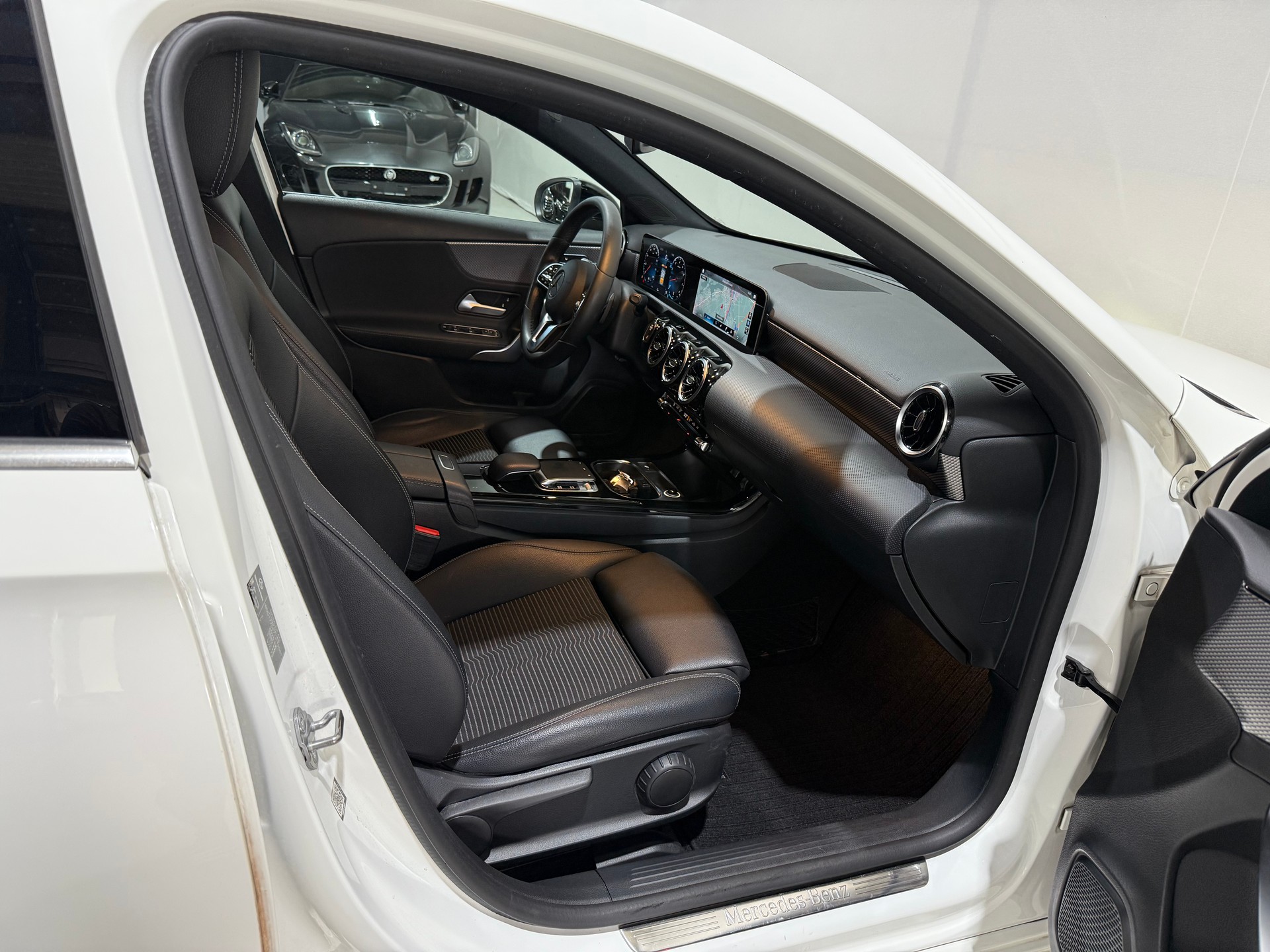 MERCEDES-BENZ A 250 4Matic Progressive 7G-DCT-image-13