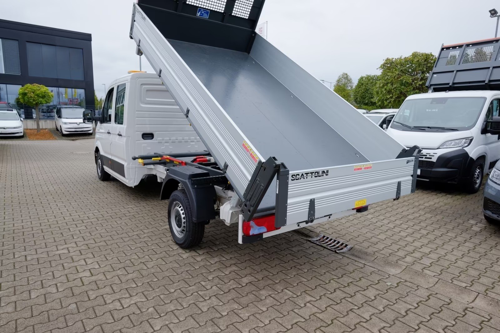 MAN TGE 3.5 L4 3-Seitenkipper DoKa-image-1