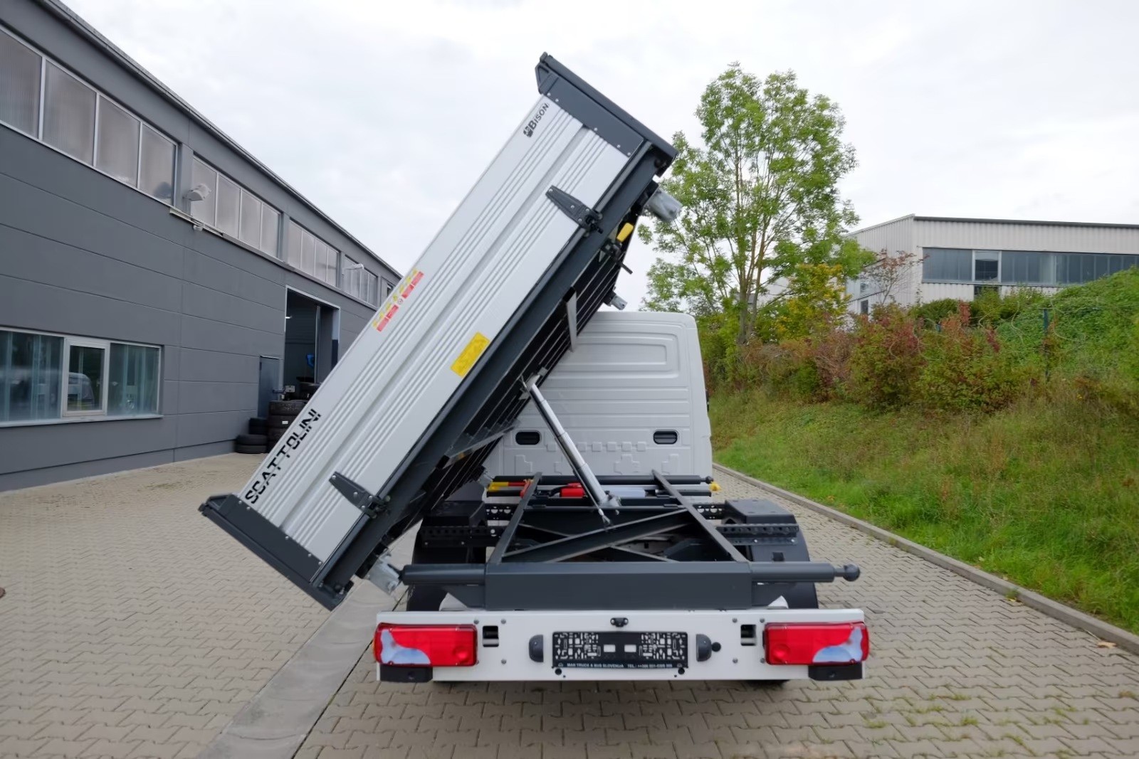 MAN TGE 3.5 L4 3-Seitenkipper DoKa-image-2