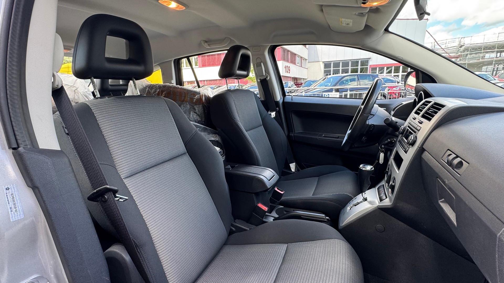 DODGE Caliber 2.0 SXT CVT-image-8