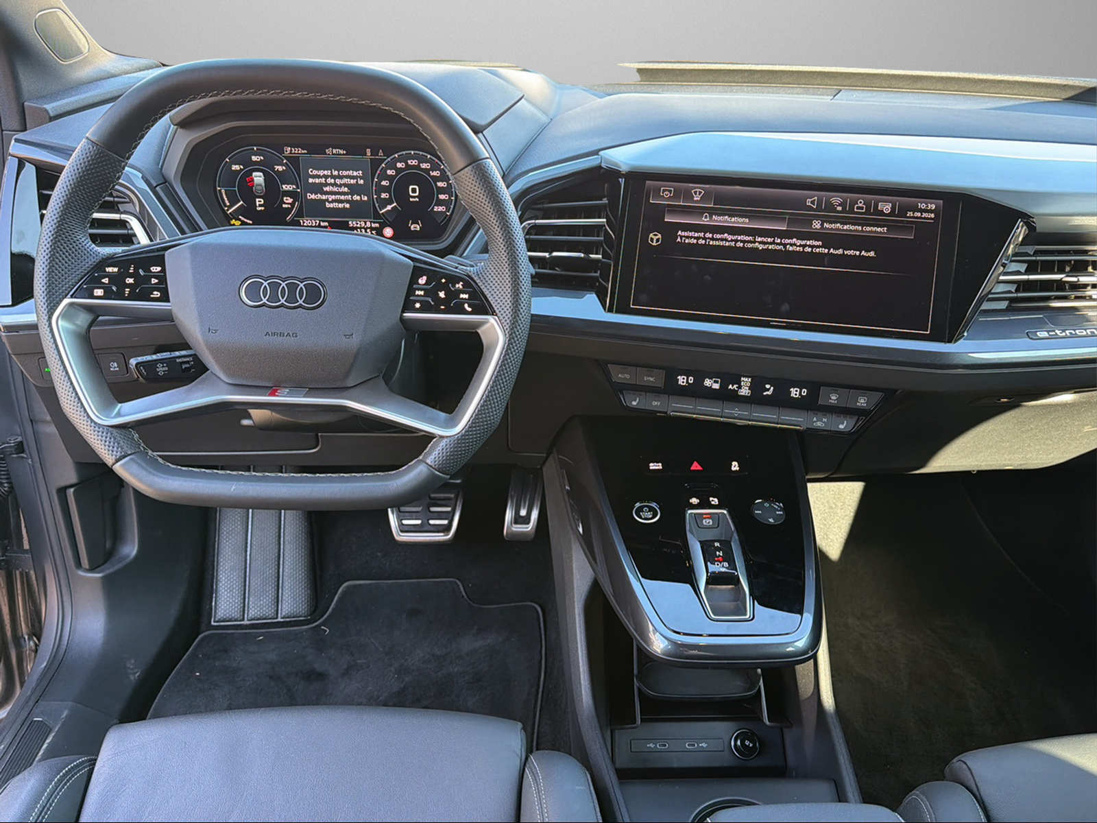 AUDI Q4 e-tron 45 Attraction quattro-image-9