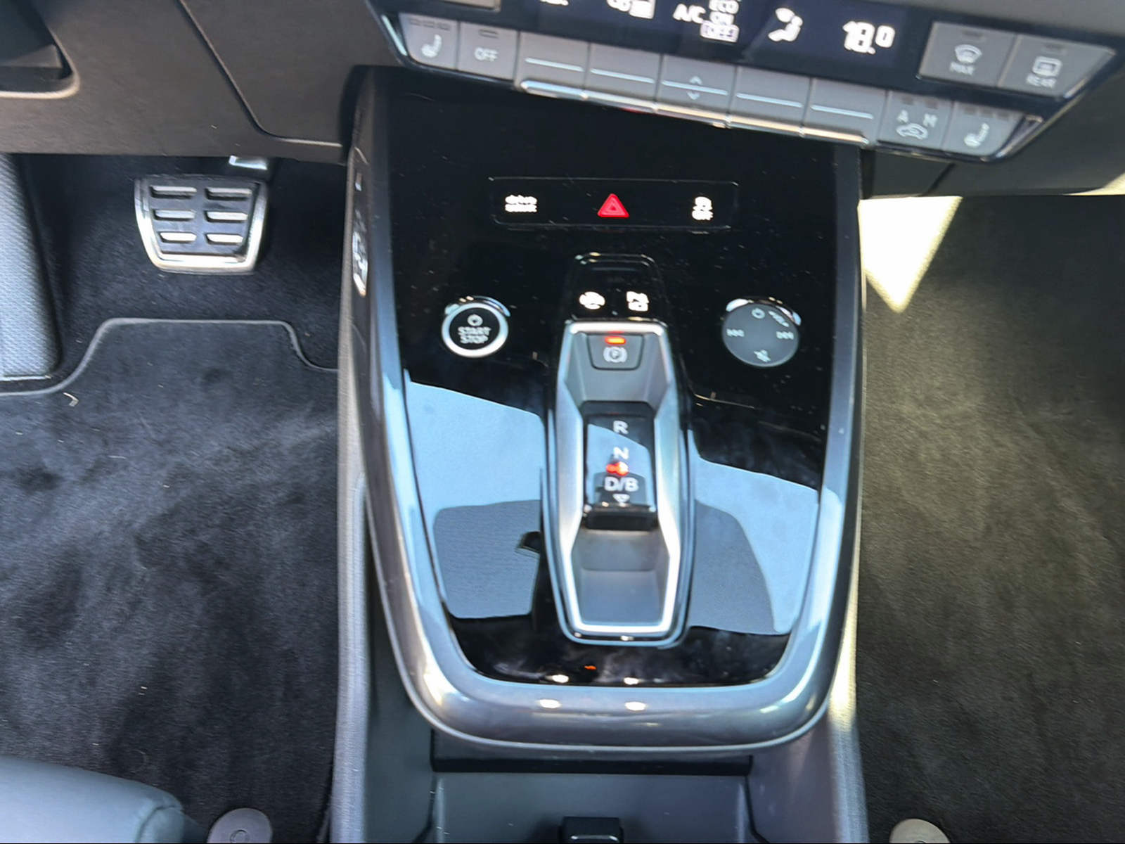 AUDI Q4 e-tron 45 Attraction quattro-image-11
