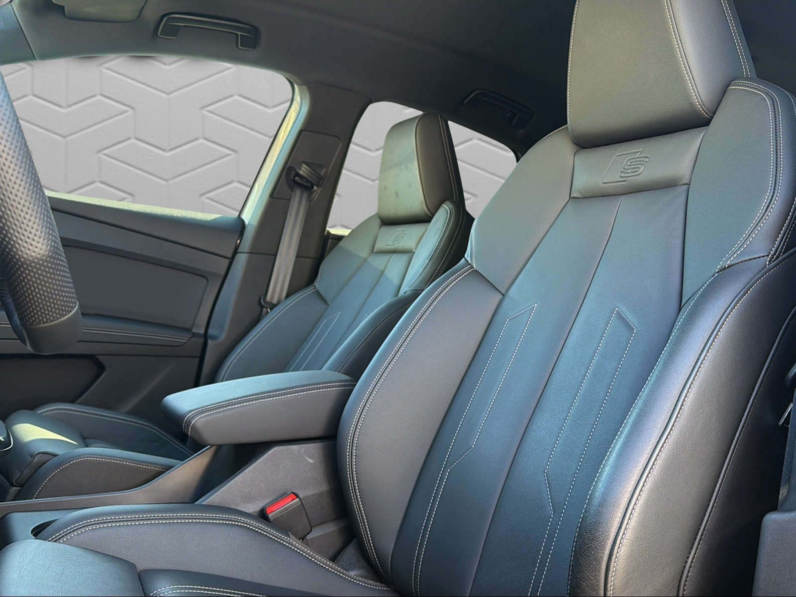 AUDI Q4 e-tron 45 Attraction quattro-image-6