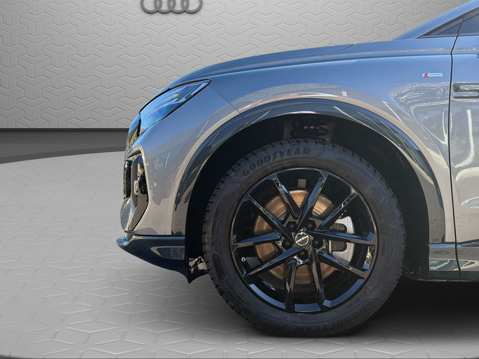AUDI Q4 e-tron 45 Attraction quattro-image-5