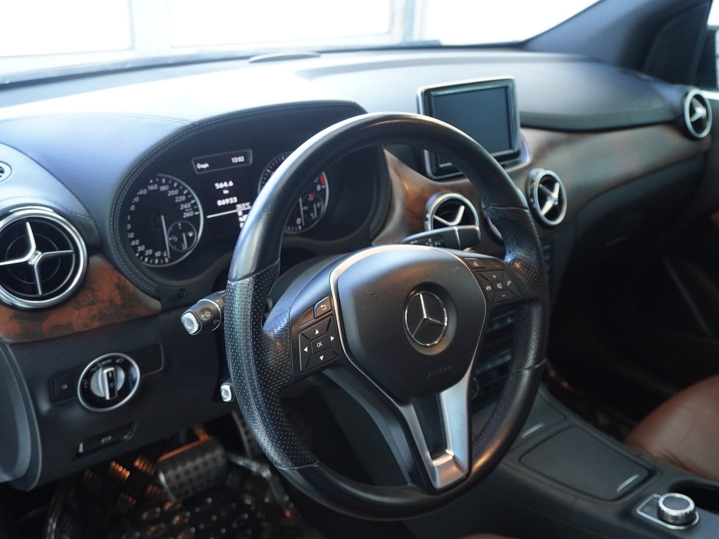 MERCEDES-BENZ B 200 7G-DCT-image-2