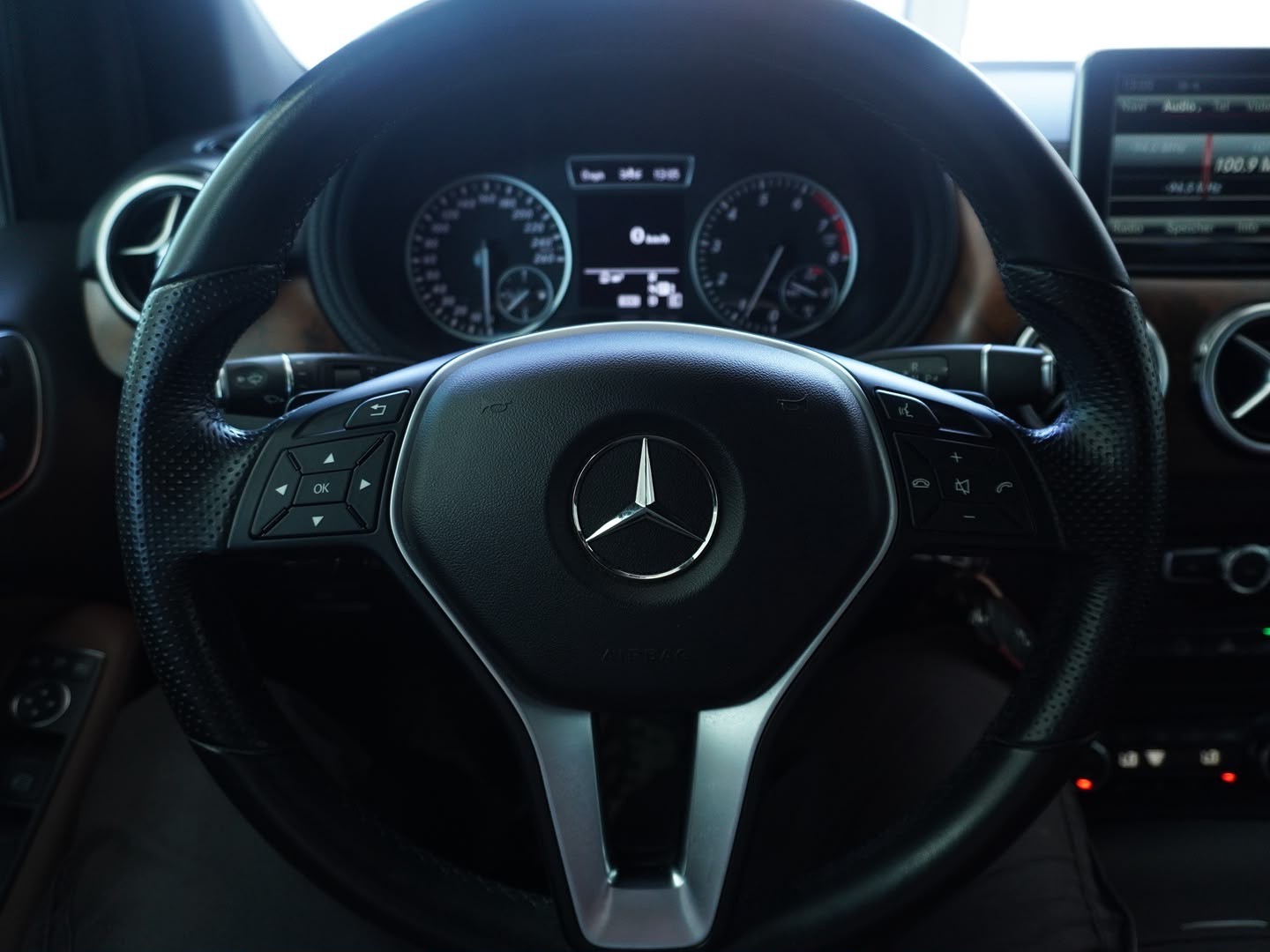 MERCEDES-BENZ B 200 7G-DCT-image-9