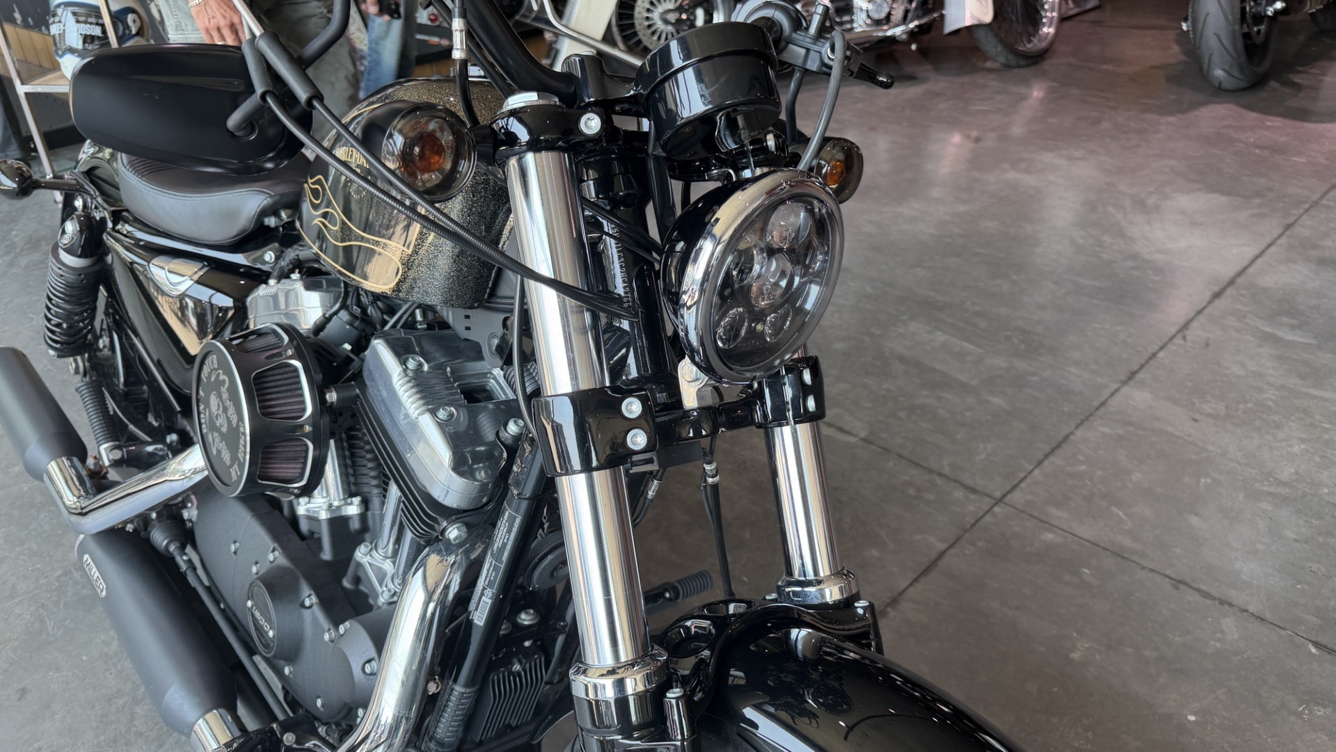 HARLEY-DAVIDSON XL 1200 X Sportster Forty Eight-showroom-element-1