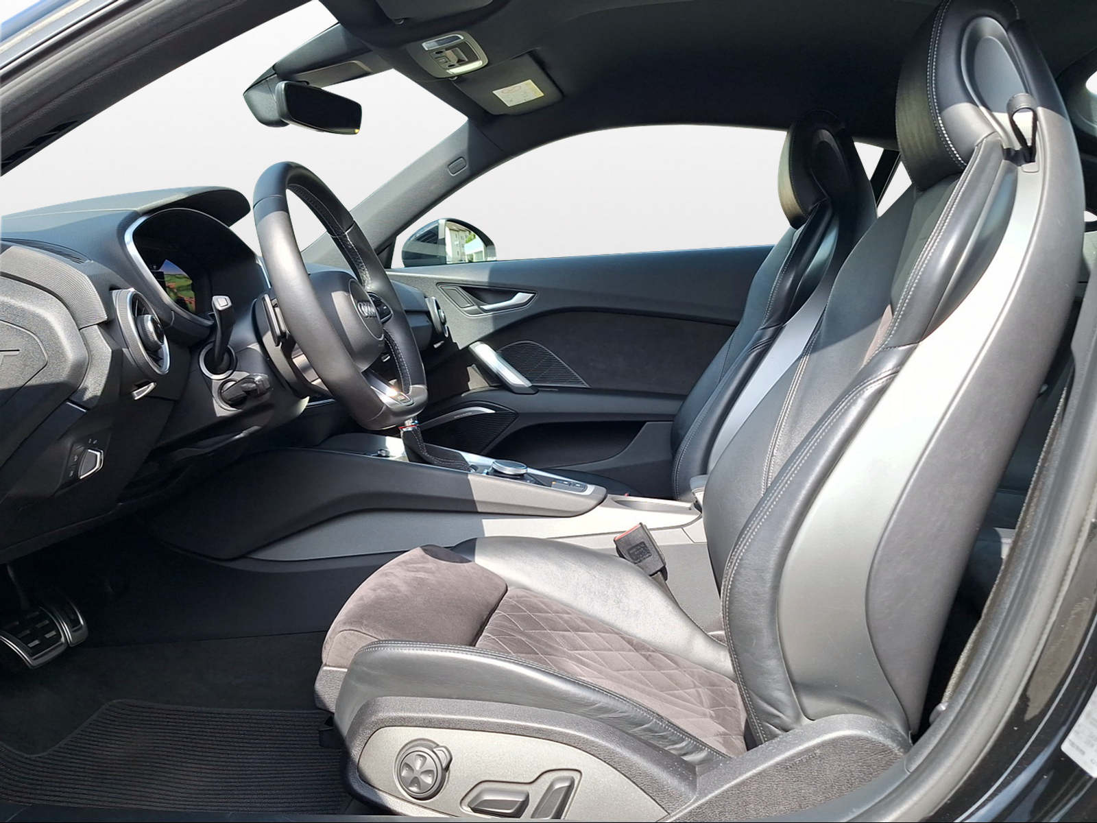 AUDI TTS Coupé 2.0 TFSI quattro S-tronic-image-6
