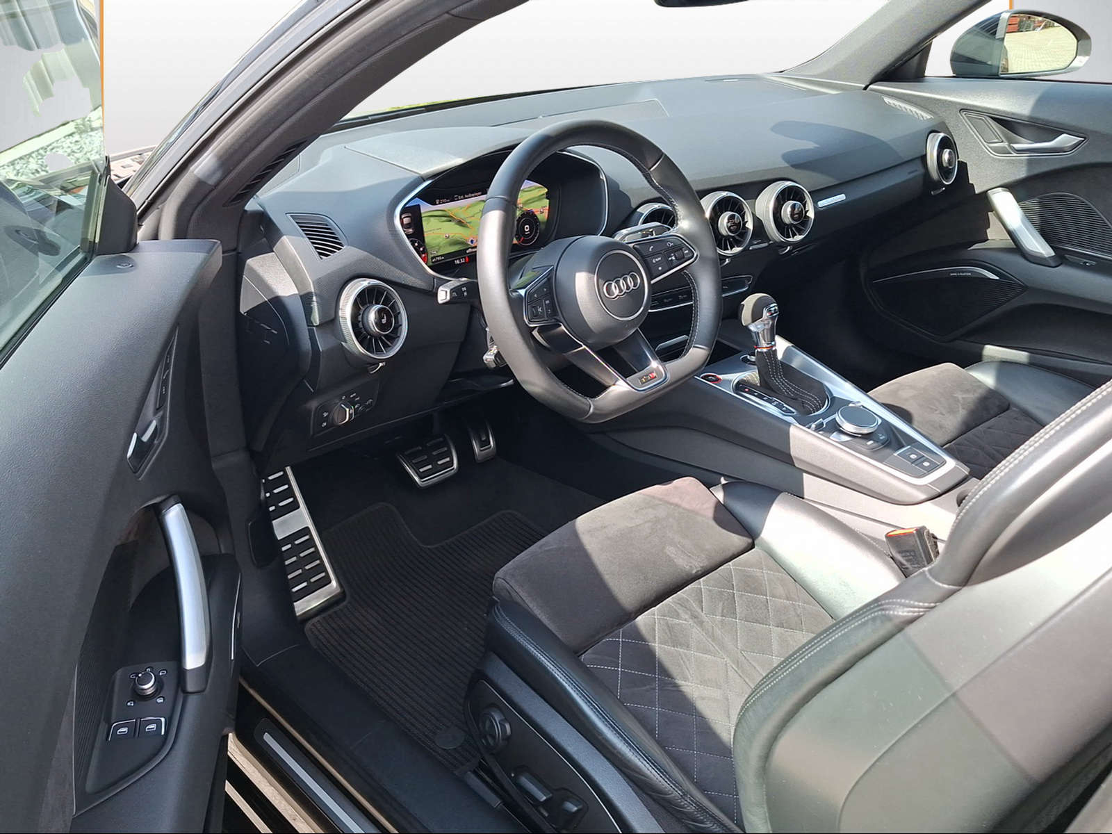 AUDI TTS Coupé 2.0 TFSI quattro S-tronic-image-5