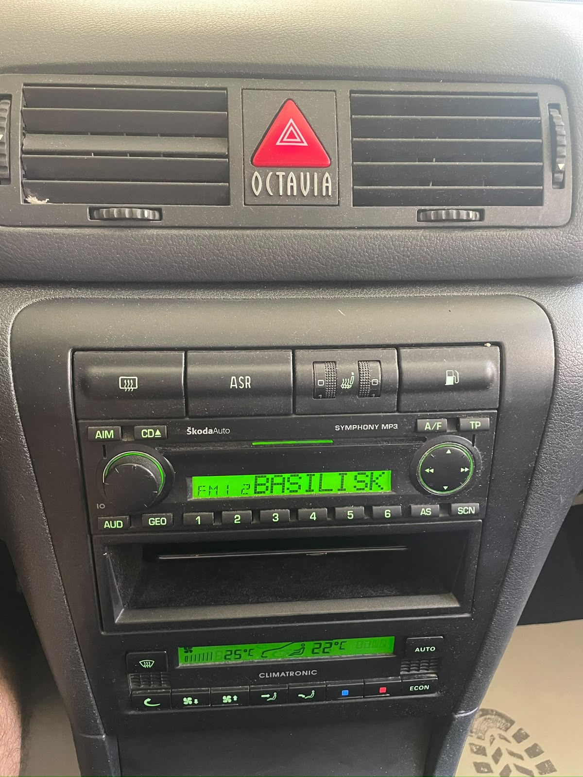 SKODA Octavia 1.9 TDI Tour // MFK NEU-image-17