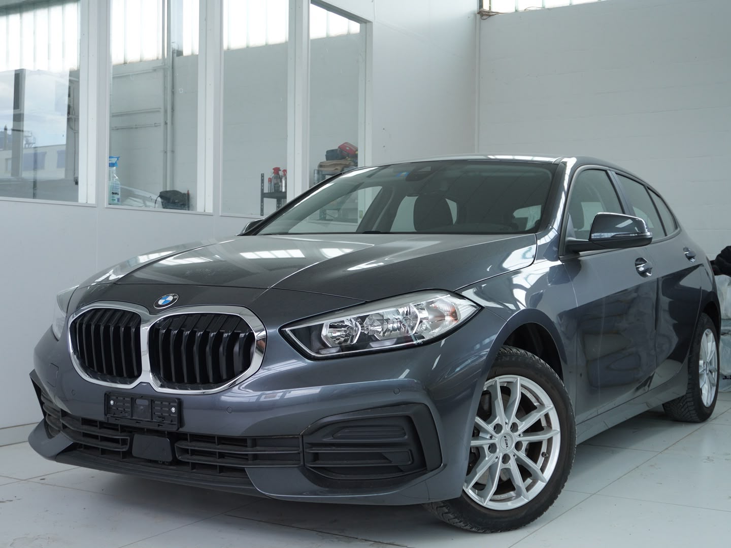 BMW 118i Essential Edition Steptronic-image-0