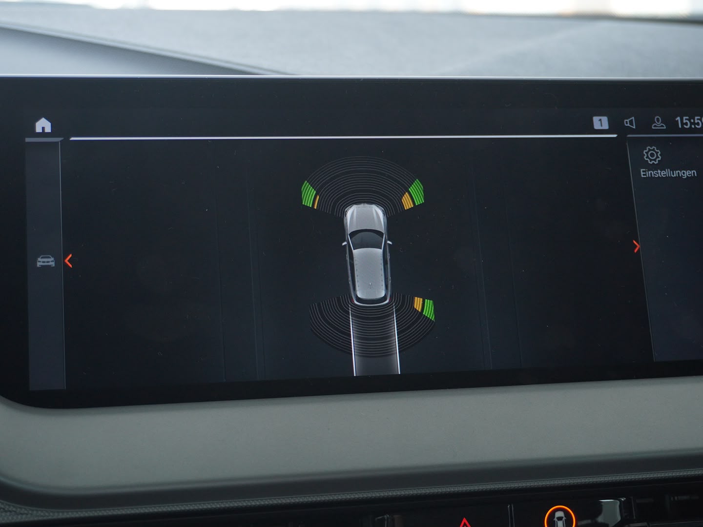 BMW 118i Essential Edition Steptronic-image-8