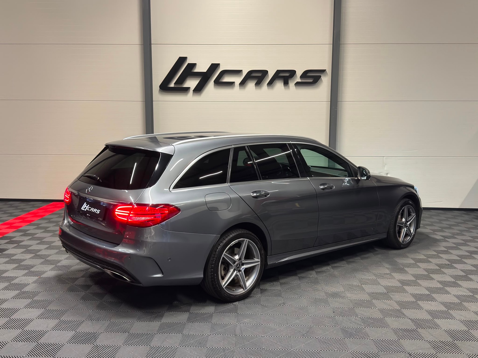 MERCEDES-BENZ C 200 AMG Line 4matic Kombi-image-3