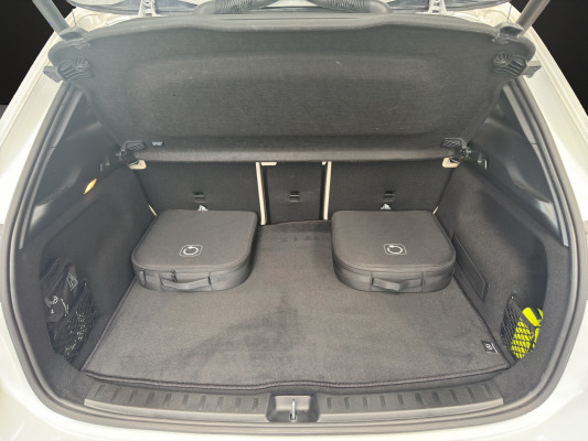 MERCEDES-BENZ EQA 350 4Matic-image-12