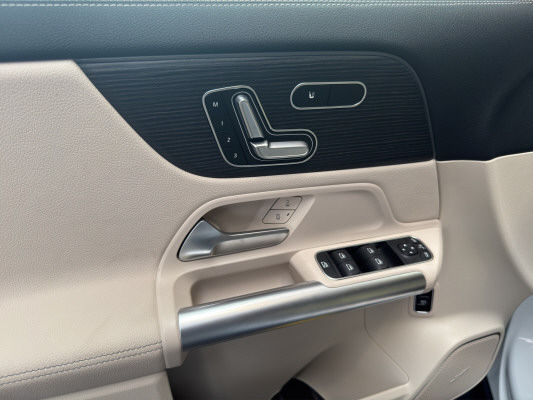 MERCEDES-BENZ EQA 350 4Matic-image-9