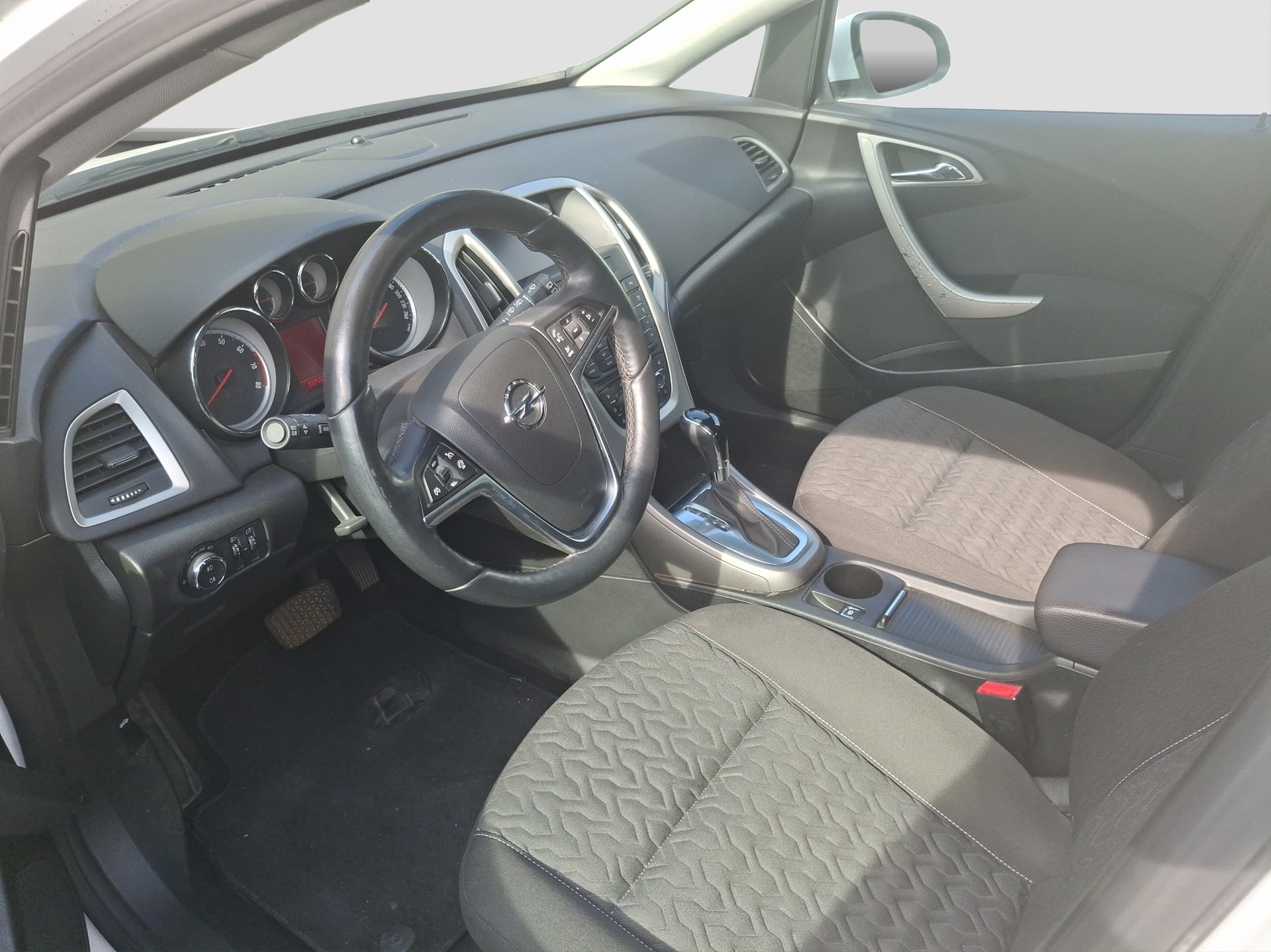 OPEL Astra 1.4i 16V Turbo Active Edition Automatic-image-7