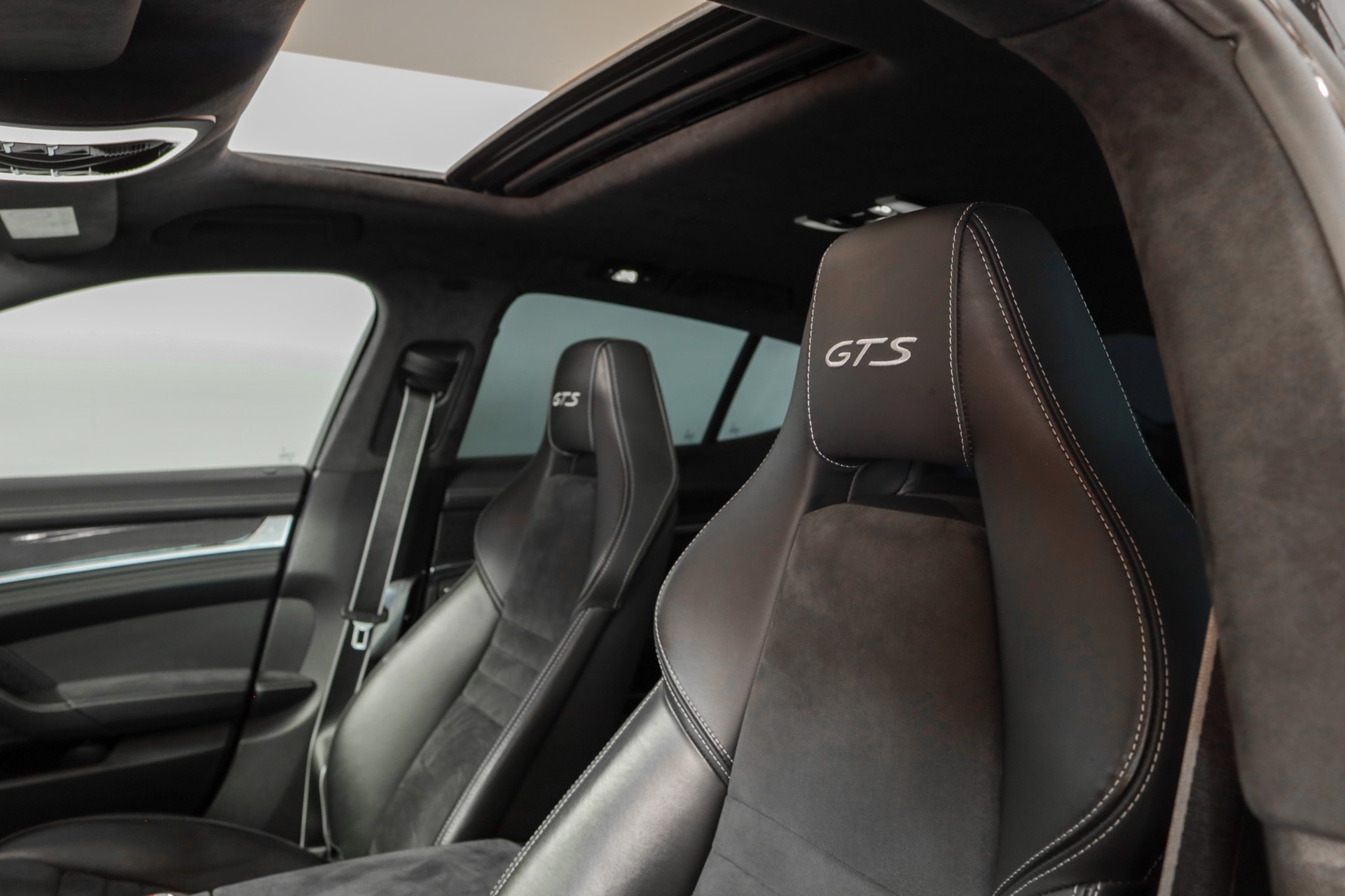 PORSCHE Panamera GTS 4.8 PDK-image-9