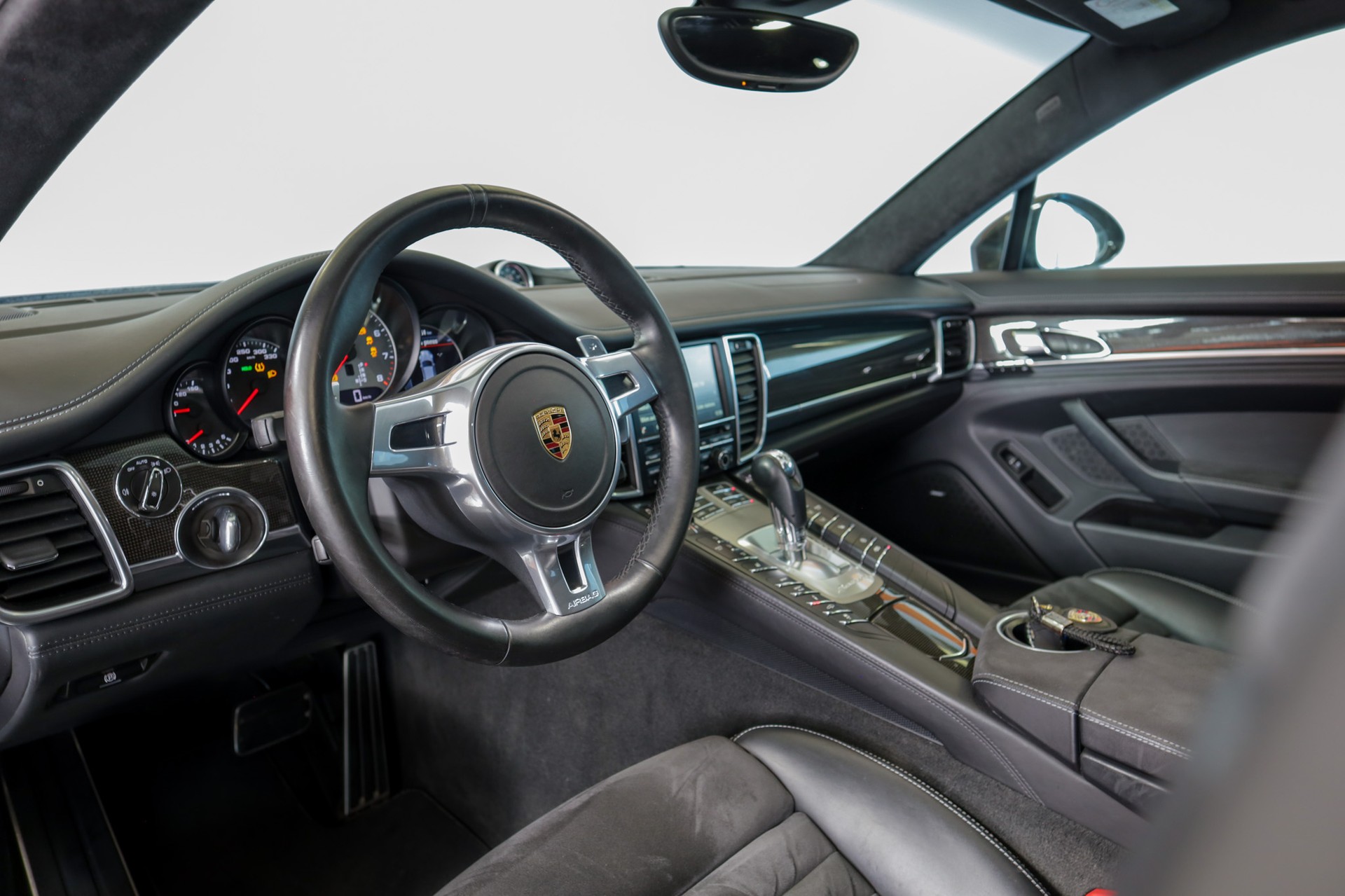 PORSCHE Panamera GTS 4.8 PDK-image-6