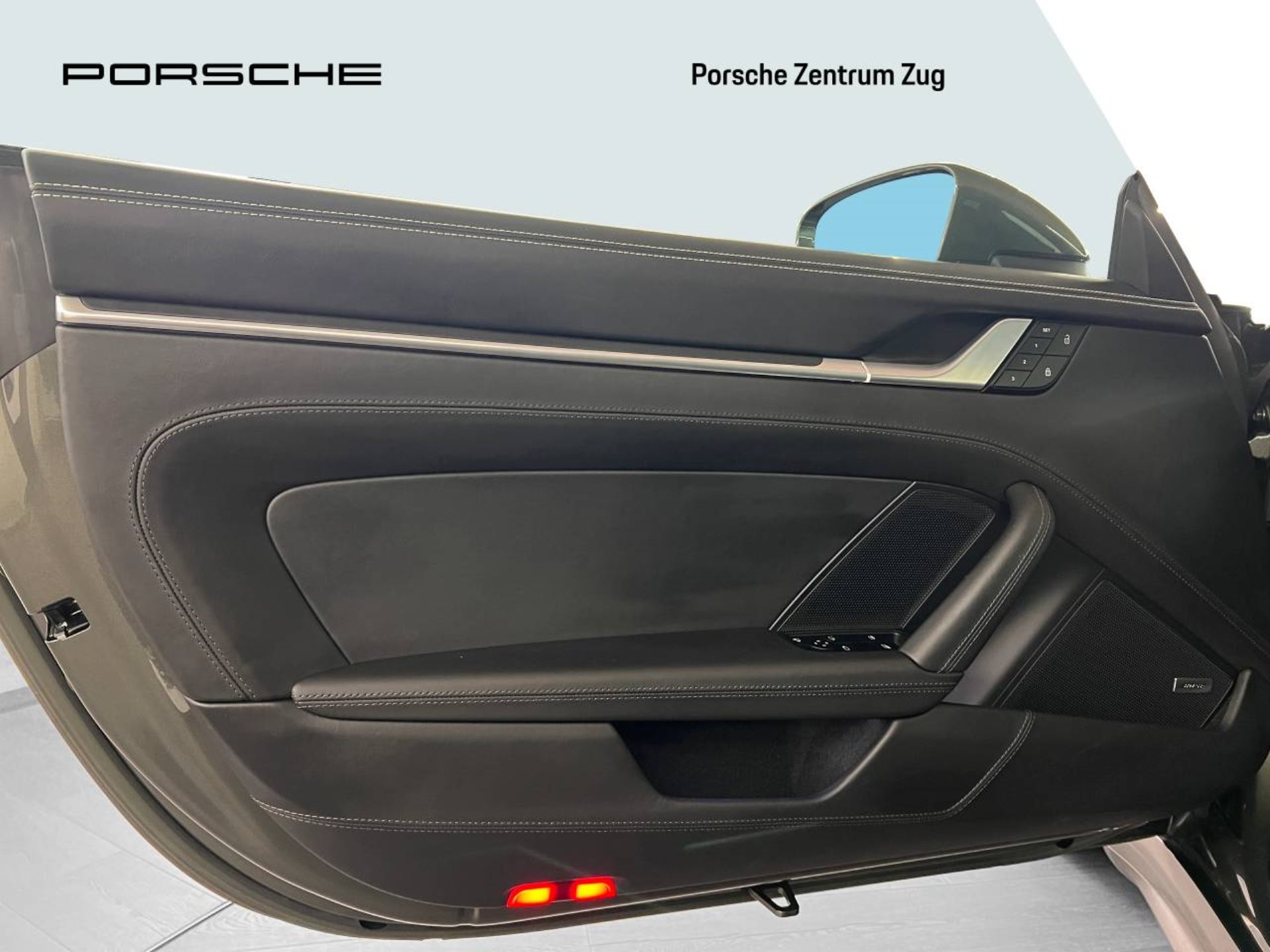 PORSCHE 911 Turbo S-image-31