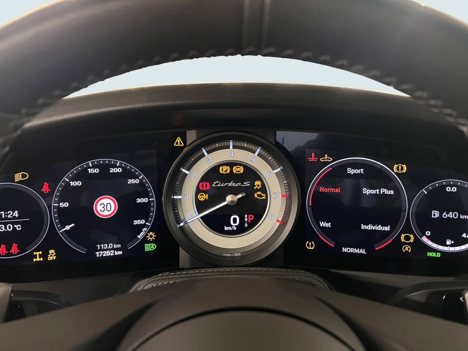 PORSCHE 911 Turbo S-image-25