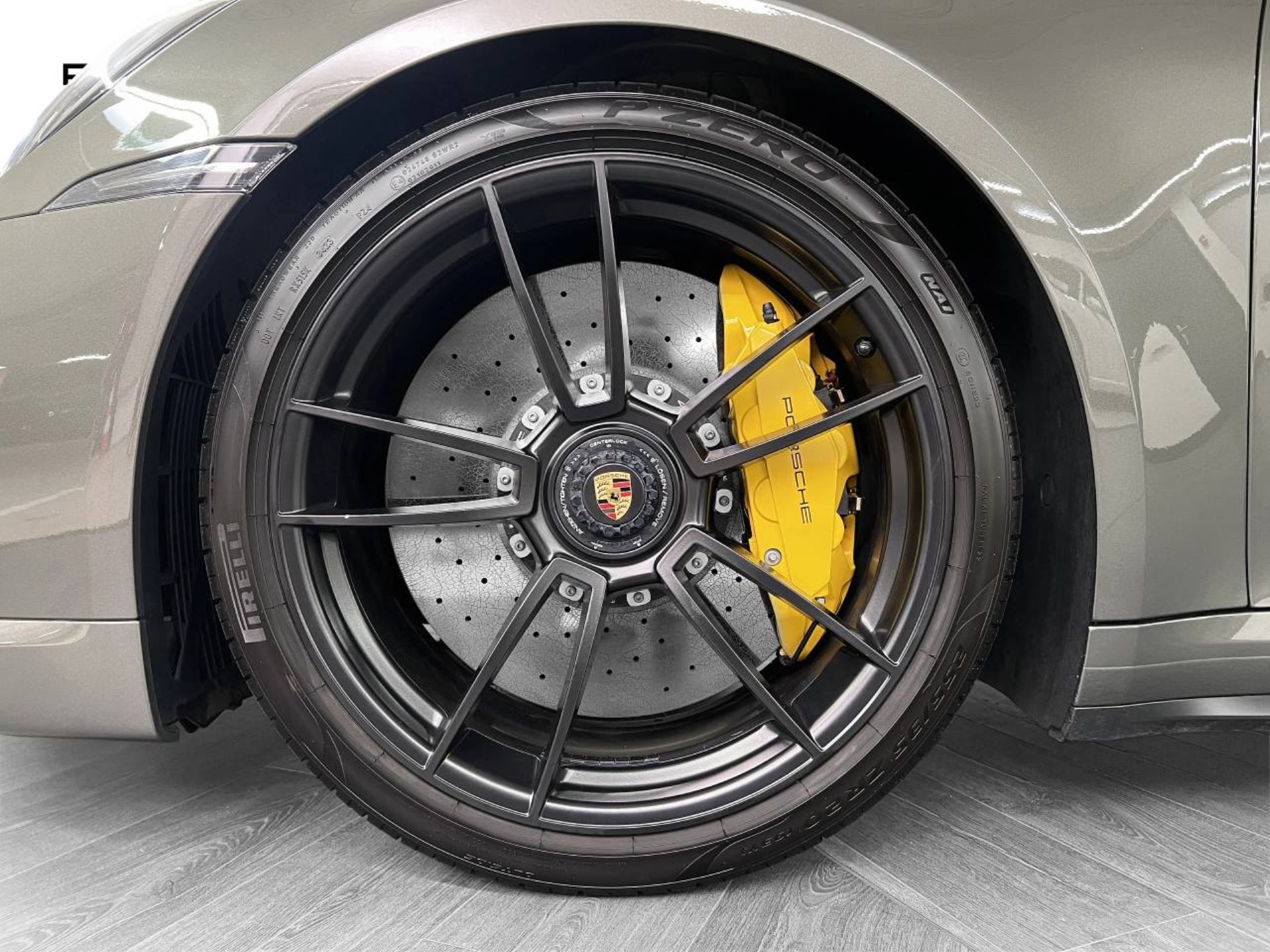 PORSCHE 911 Turbo S-image-10