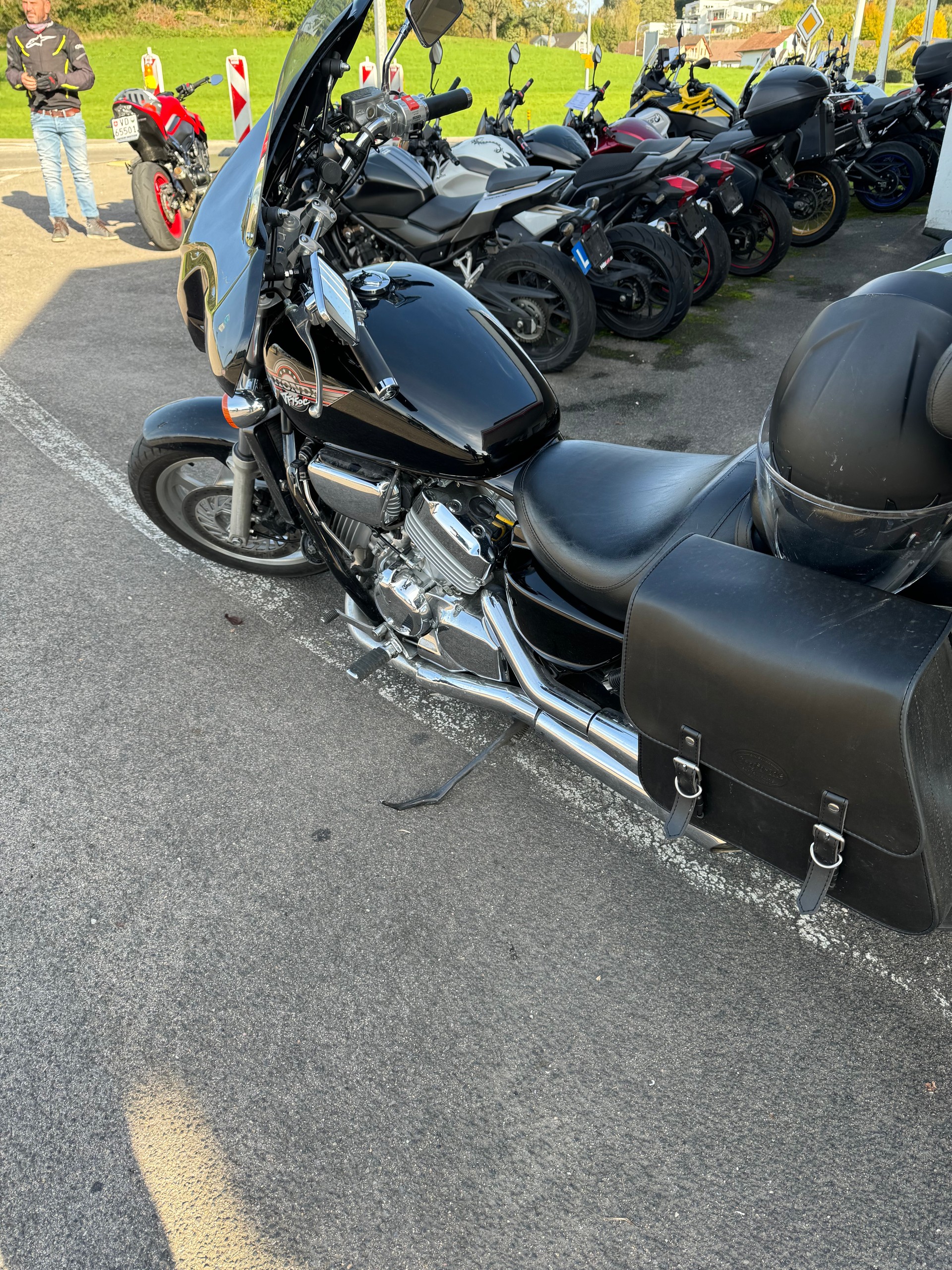 HONDA VF 750 C Magna-image-1