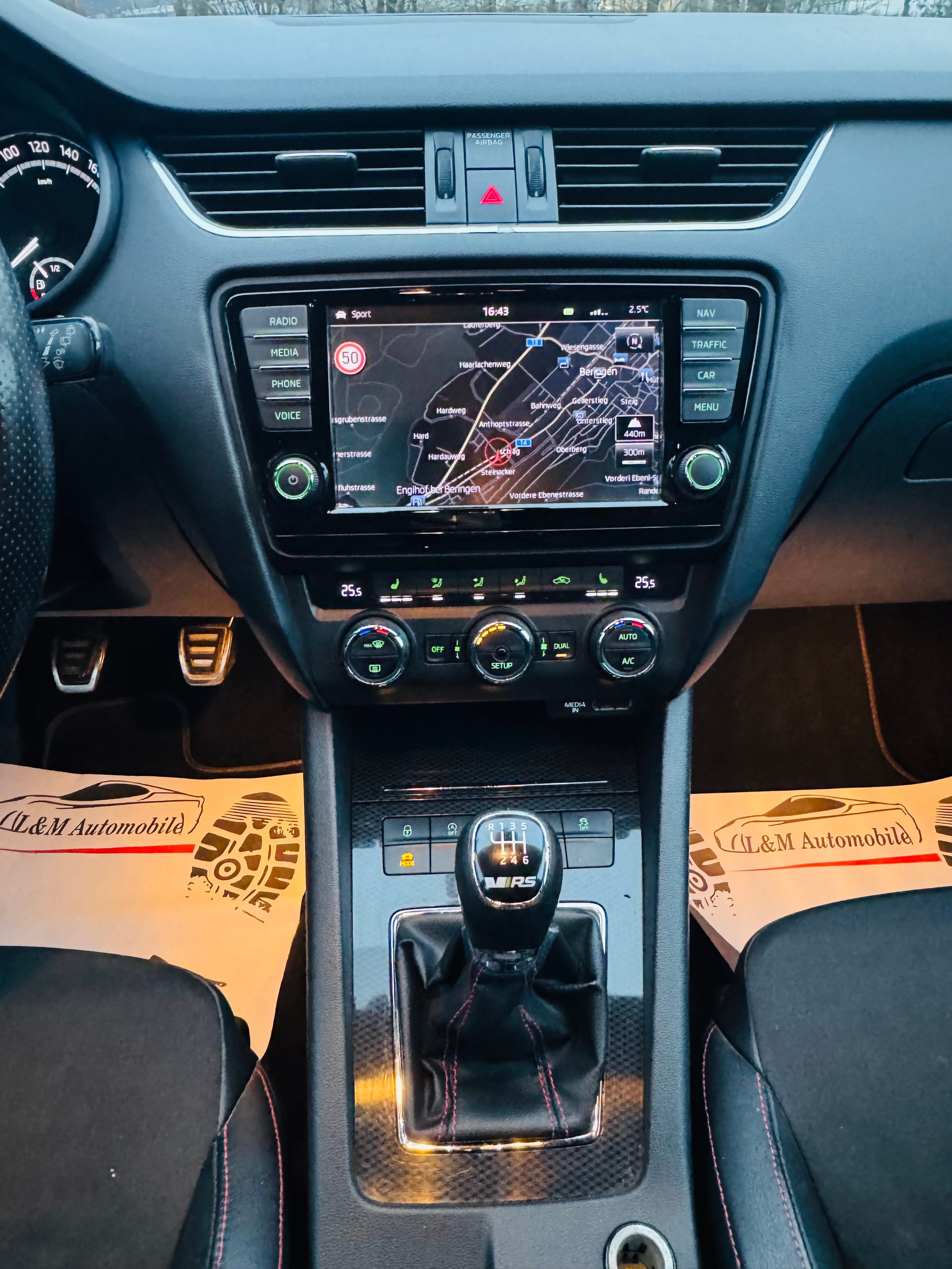 SKODA Octavia Combi 2.0 TSI RS-image-9
