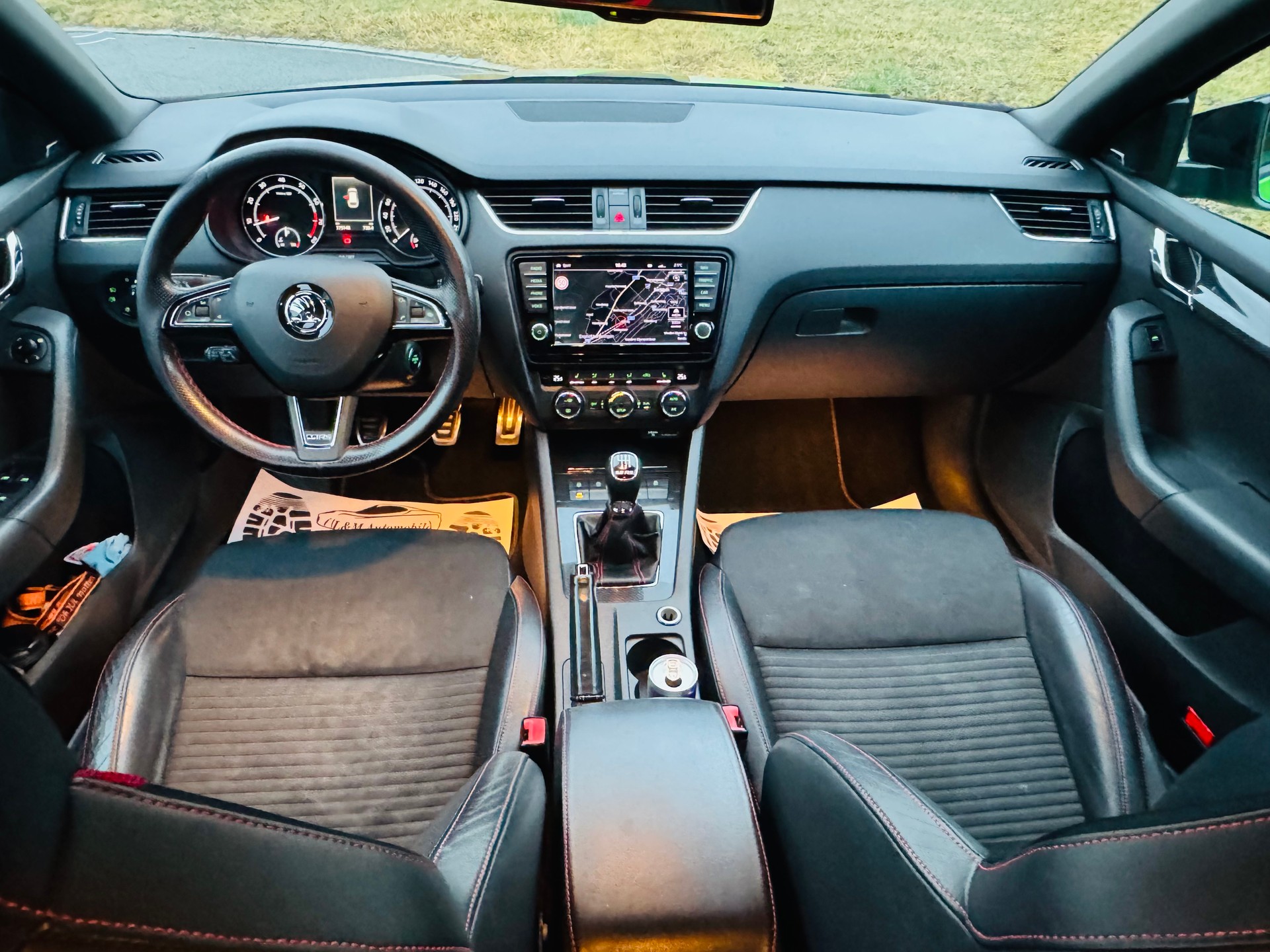 SKODA Octavia Combi 2.0 TSI RS-image-8