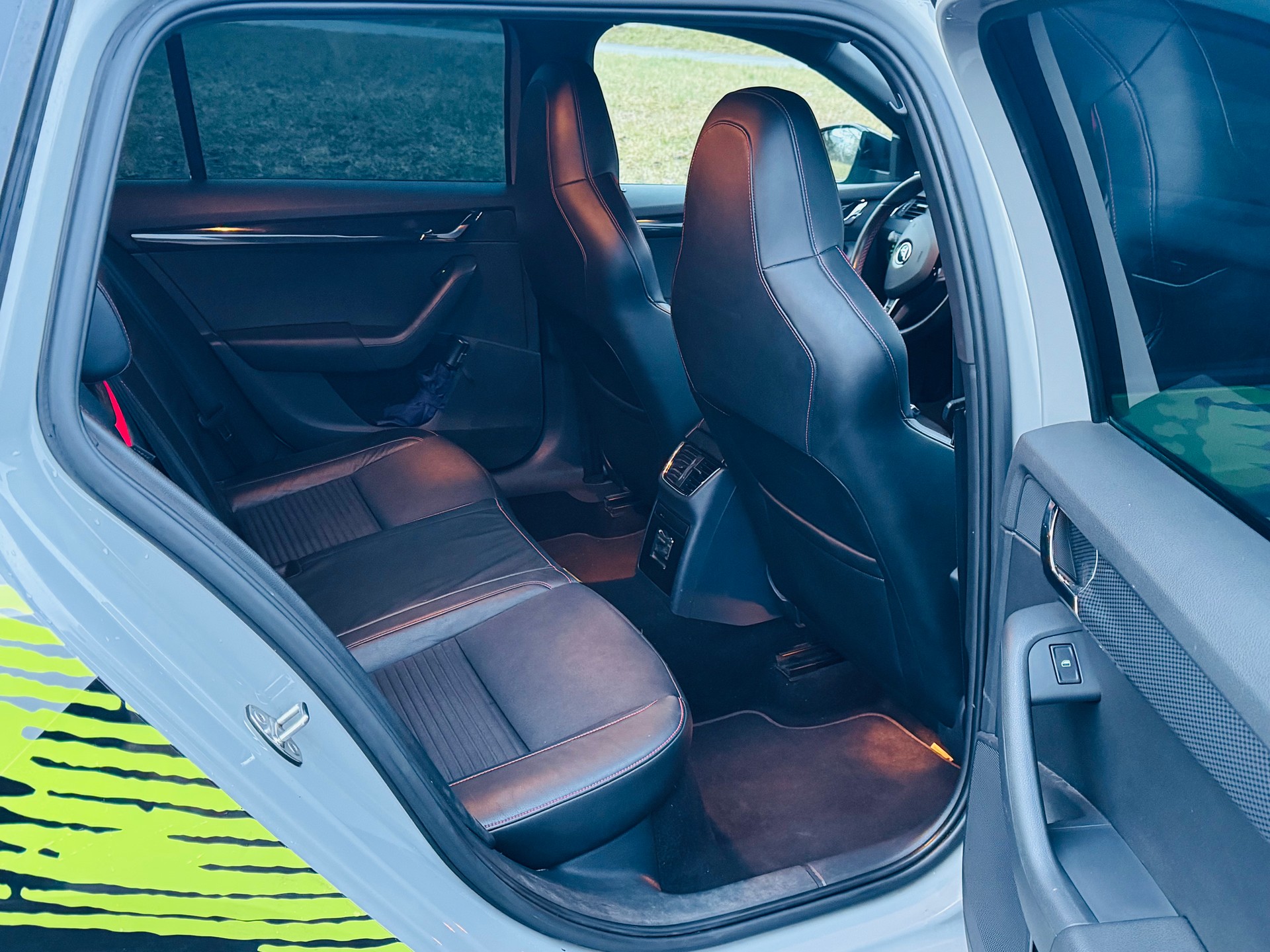 SKODA Octavia Combi 2.0 TSI RS-image-13