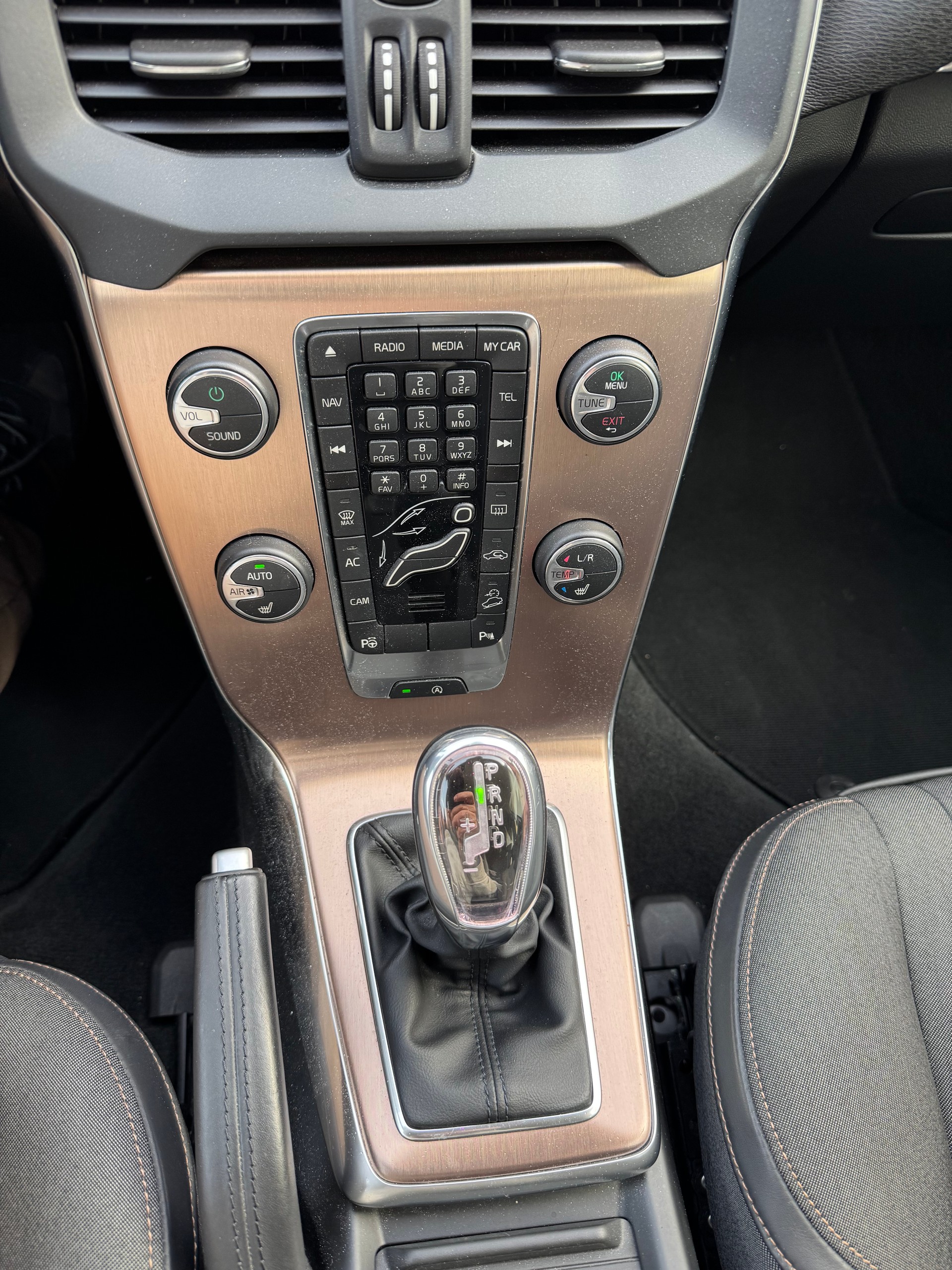 VOLVO V40 Cross Country T5 AWD Kinetic Geartronic-image-13