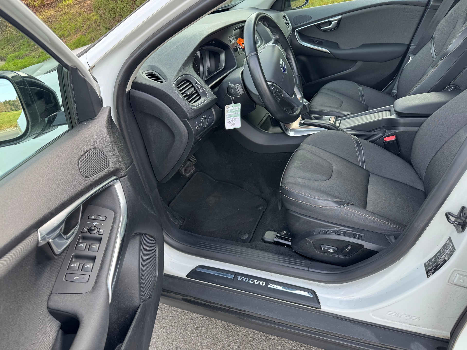 VOLVO V40 Cross Country T5 AWD Kinetic Geartronic-image-7