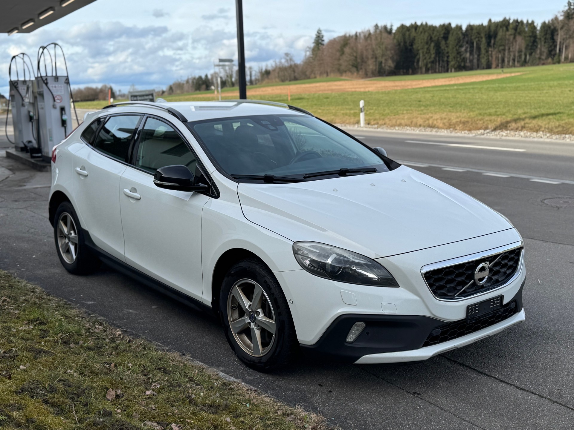 VOLVO V40 Cross Country T5 AWD Kinetic Geartronic-image-2