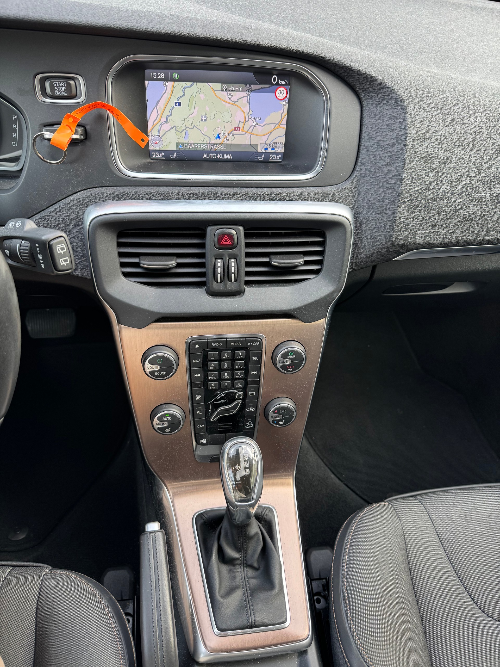 VOLVO V40 Cross Country T5 AWD Kinetic Geartronic-image-11