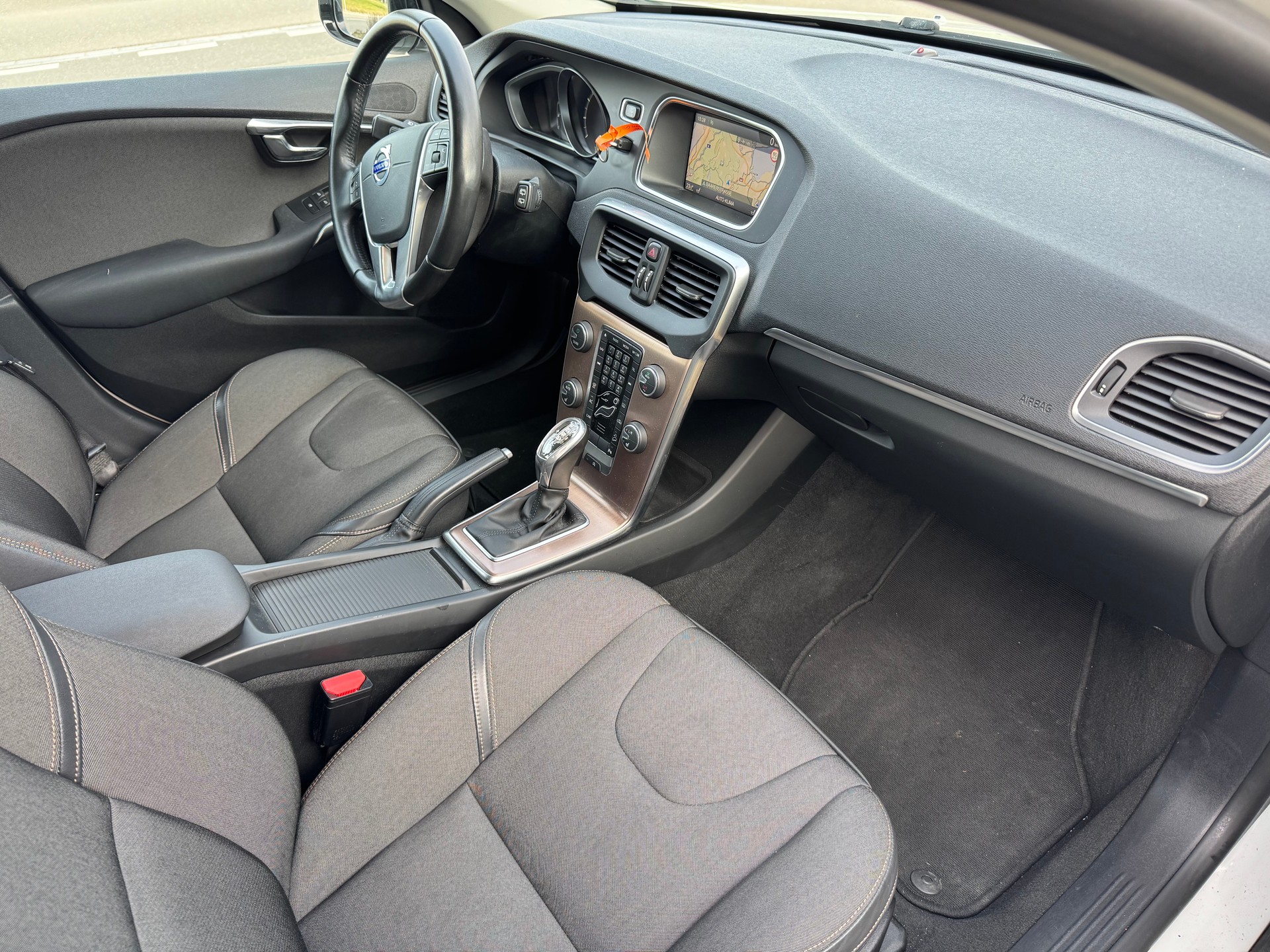 VOLVO V40 Cross Country T5 AWD Kinetic Geartronic-image-10