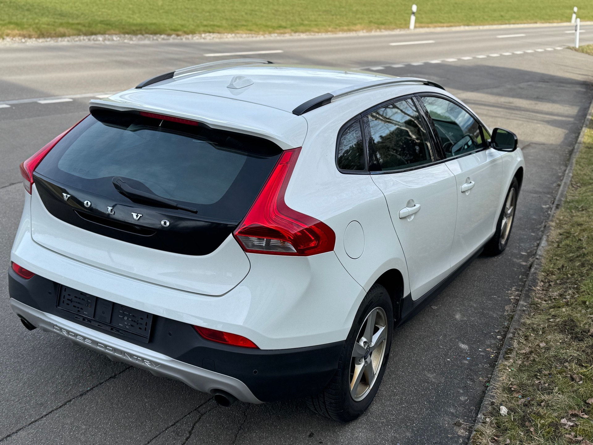 VOLVO V40 Cross Country T5 AWD Kinetic Geartronic-image-4