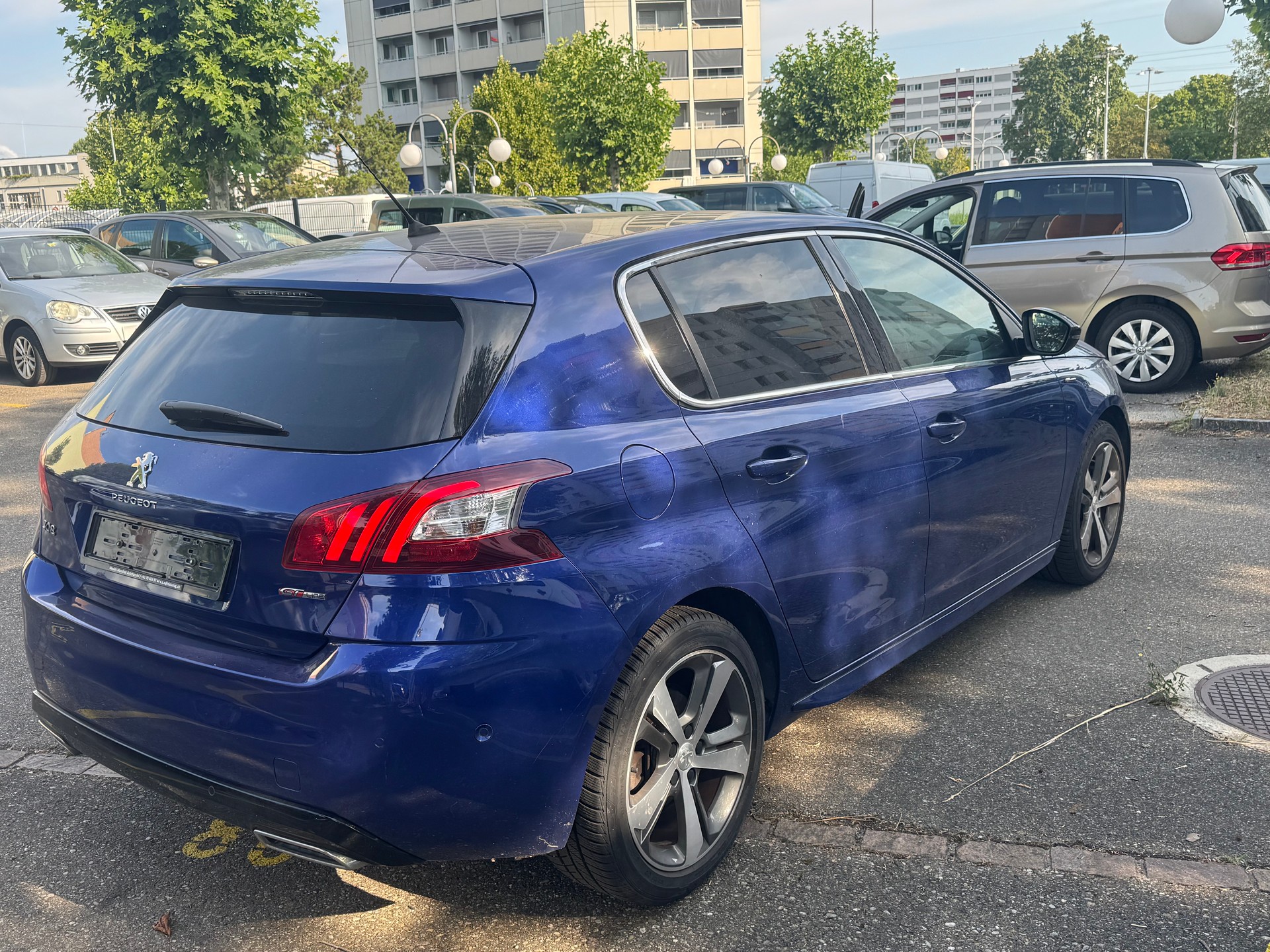 PEUGEOT 308 1.2 THP GT Line-image-4