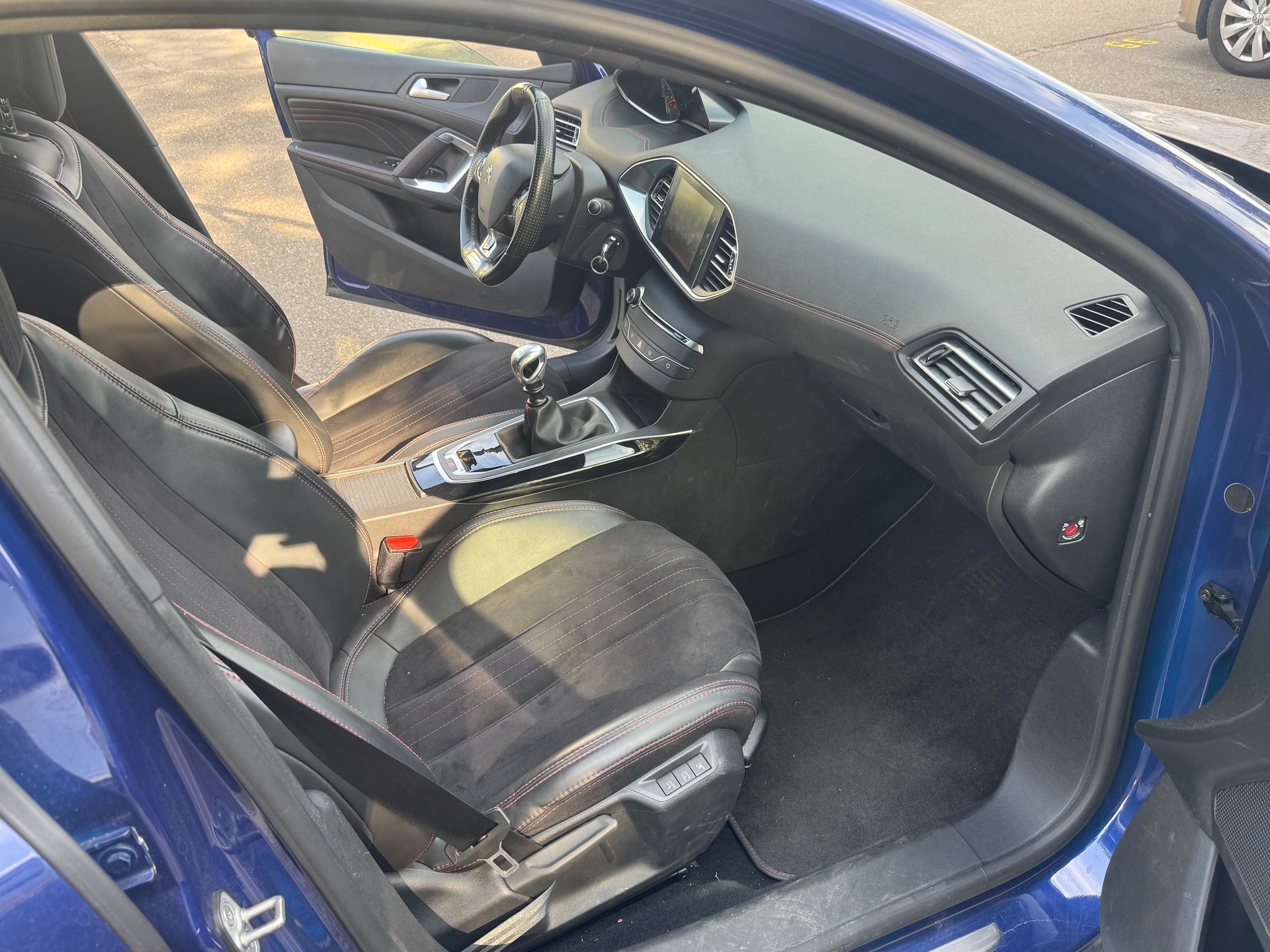 PEUGEOT 308 1.2 THP GT Line-image-6