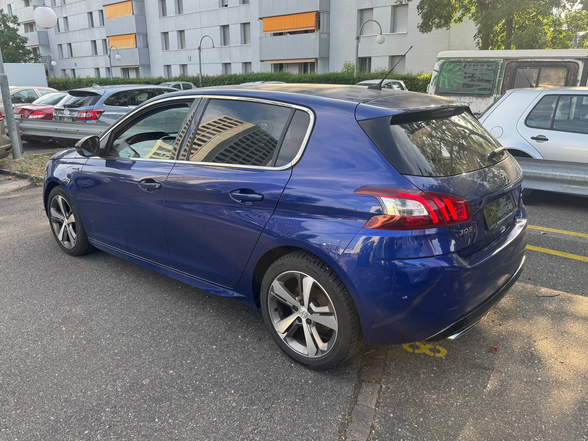 PEUGEOT 308 1.2 THP GT Line-image-3