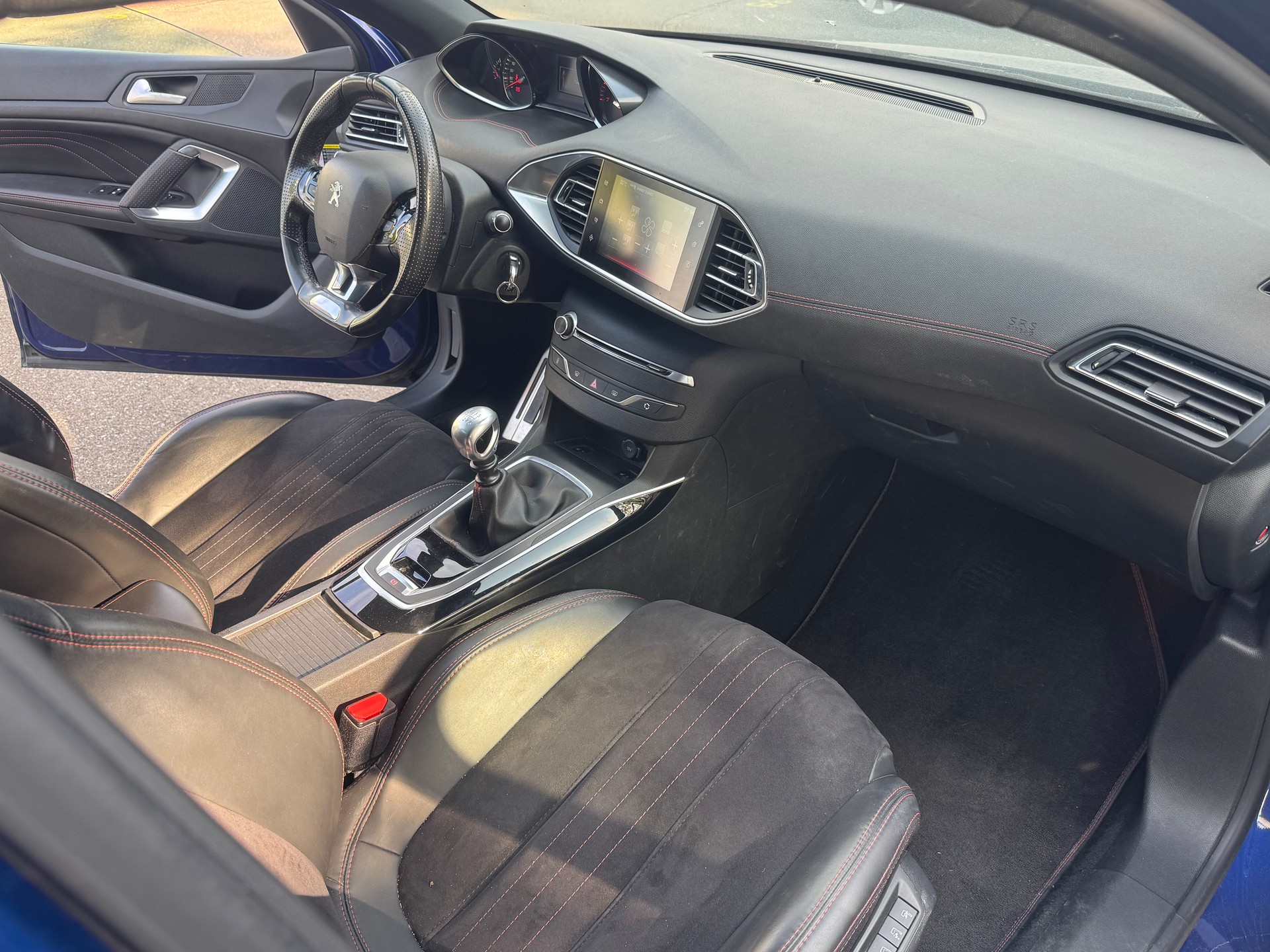 PEUGEOT 308 1.2 THP GT Line-image-7