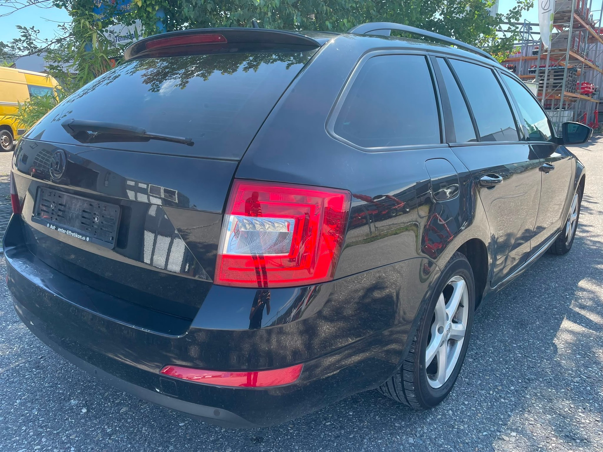SKODA Octavia Combi 1.8 TSI Ambition DSG-image-3