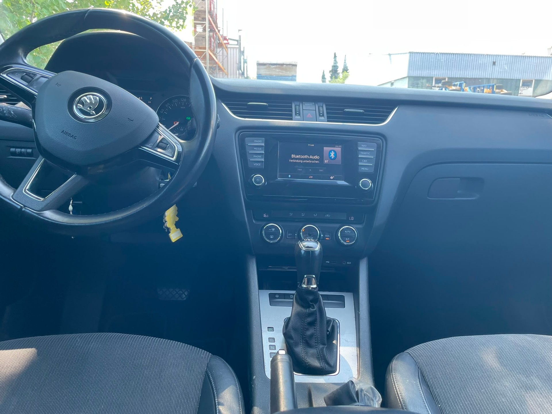 SKODA Octavia Combi 1.8 TSI Ambition DSG-image-6