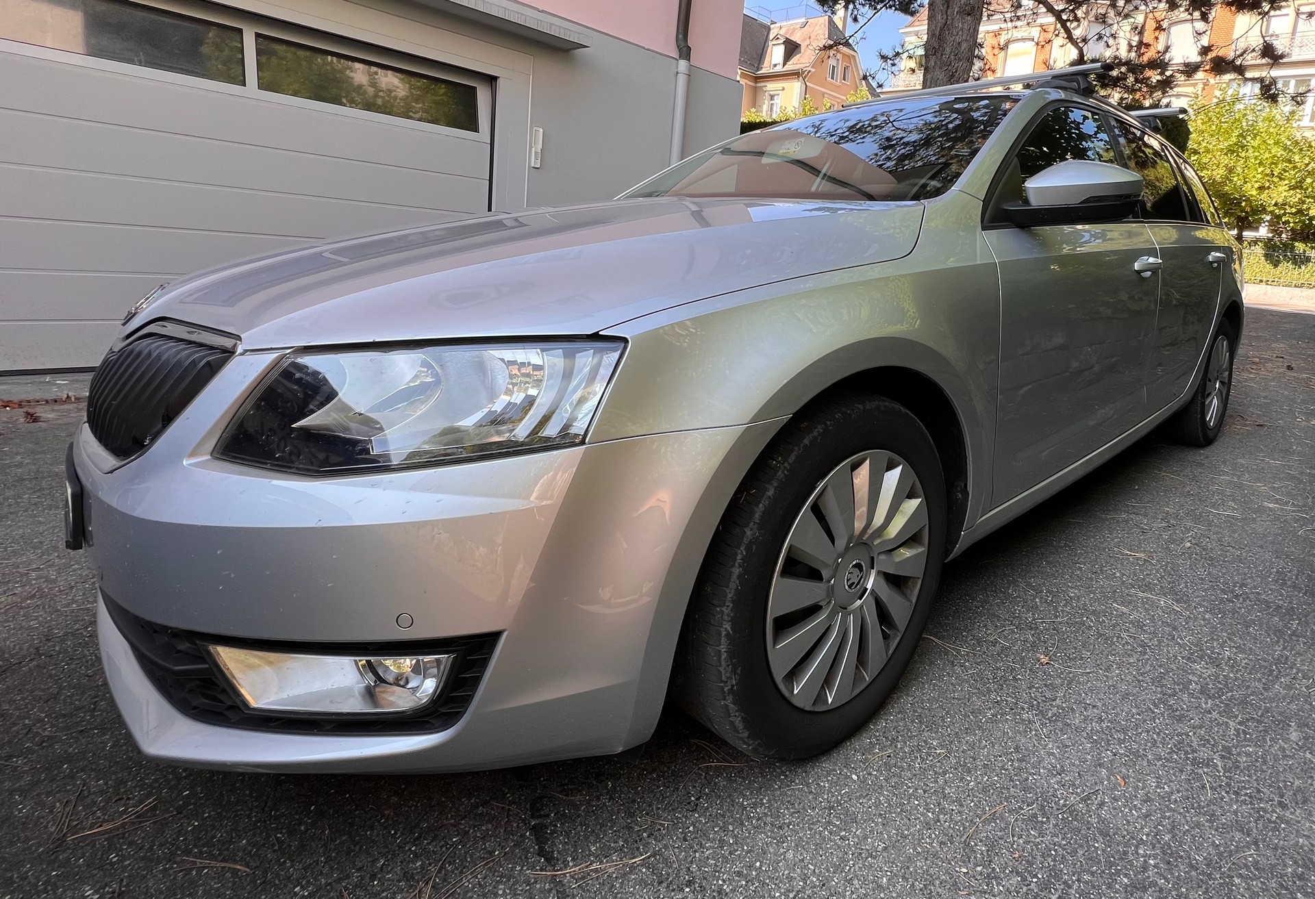 SKODA 1.6 TDI 110 Ambition DSG-image-2
